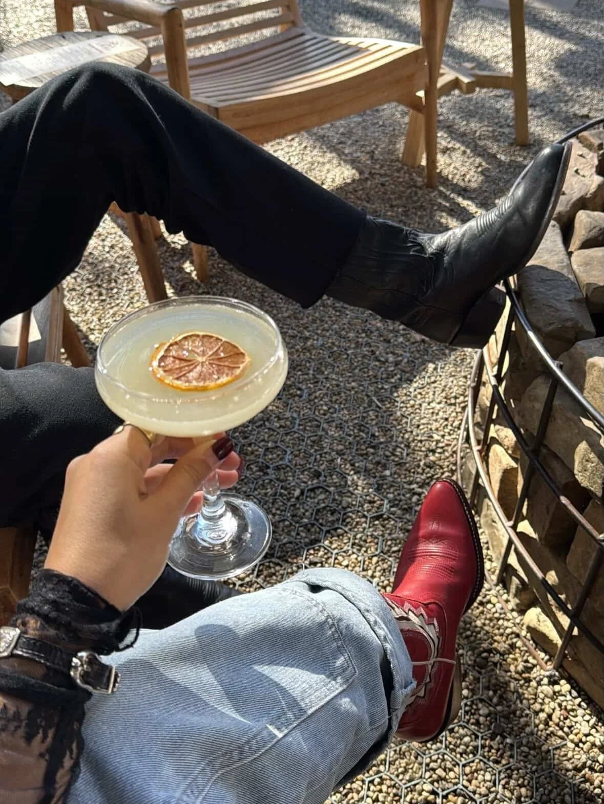 Happy hour through your POV 〰️

ALL day Monday 
2-6 pm | T-F