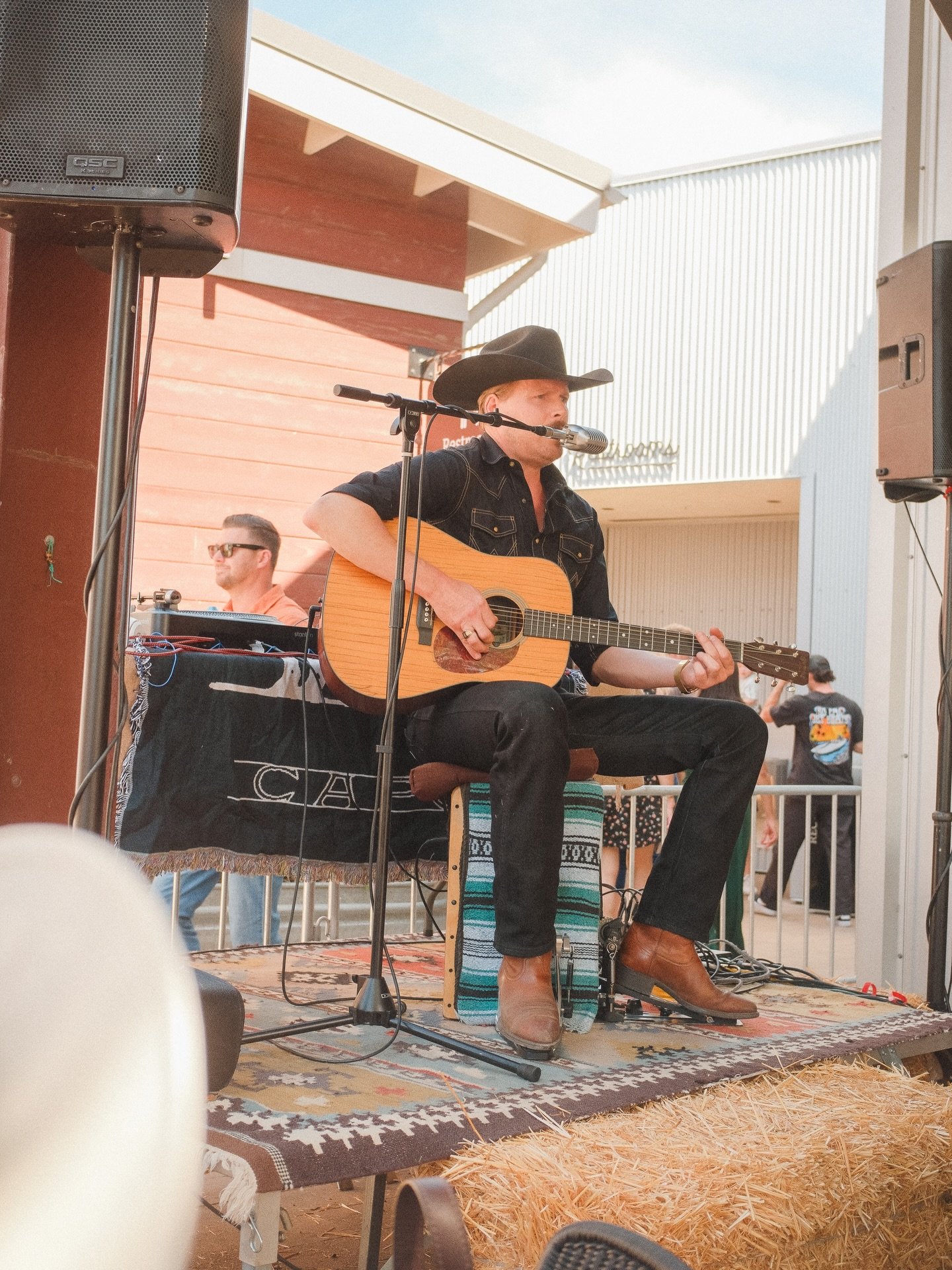 Live music at Capo starts tonight! 🎶🍻

Thursday 4/23: @dream_brother | 5-8pm
Friday 4/24: @janiceevelynofficial | 6-9pm
Saturday 4/25: @chrismerrellmusic | 6-9pm

Grab your friends and family, your favorite drink from Capo, and enjoy life in the le