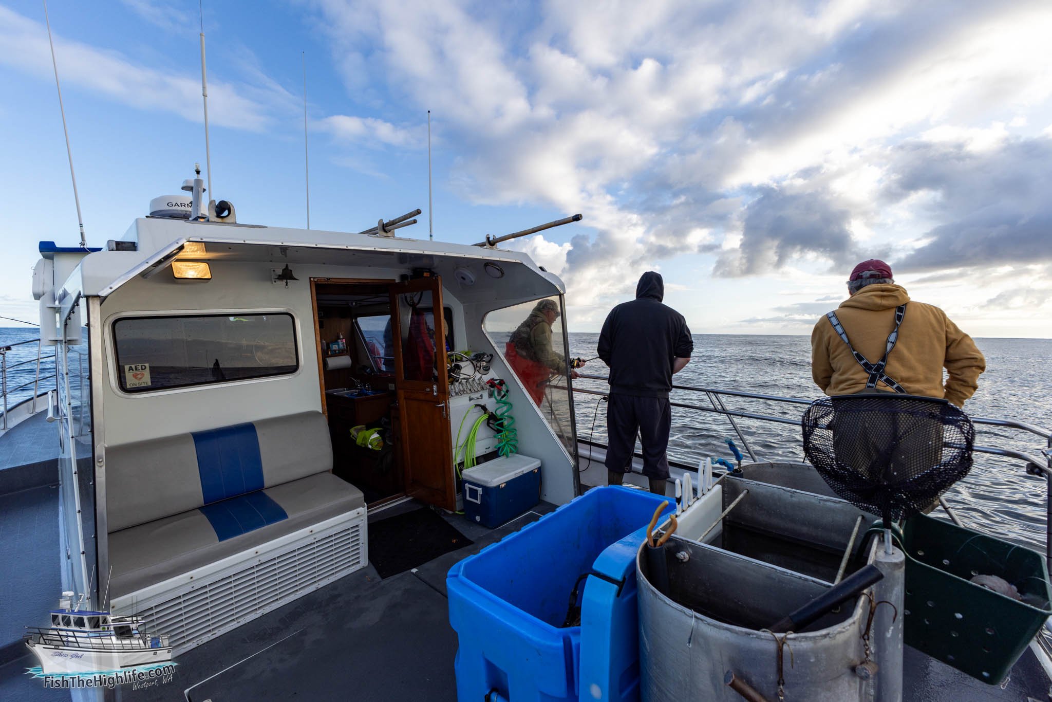 Charter-boat-highlife-photoShoot-2025-adventuring-duo-15.jpg