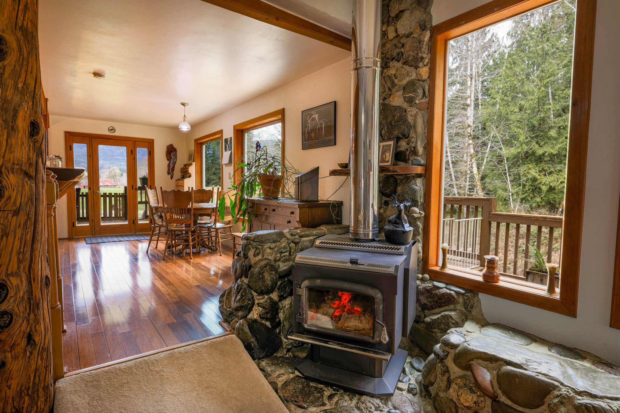 real estate photography in Quinault Washington of a mountain home