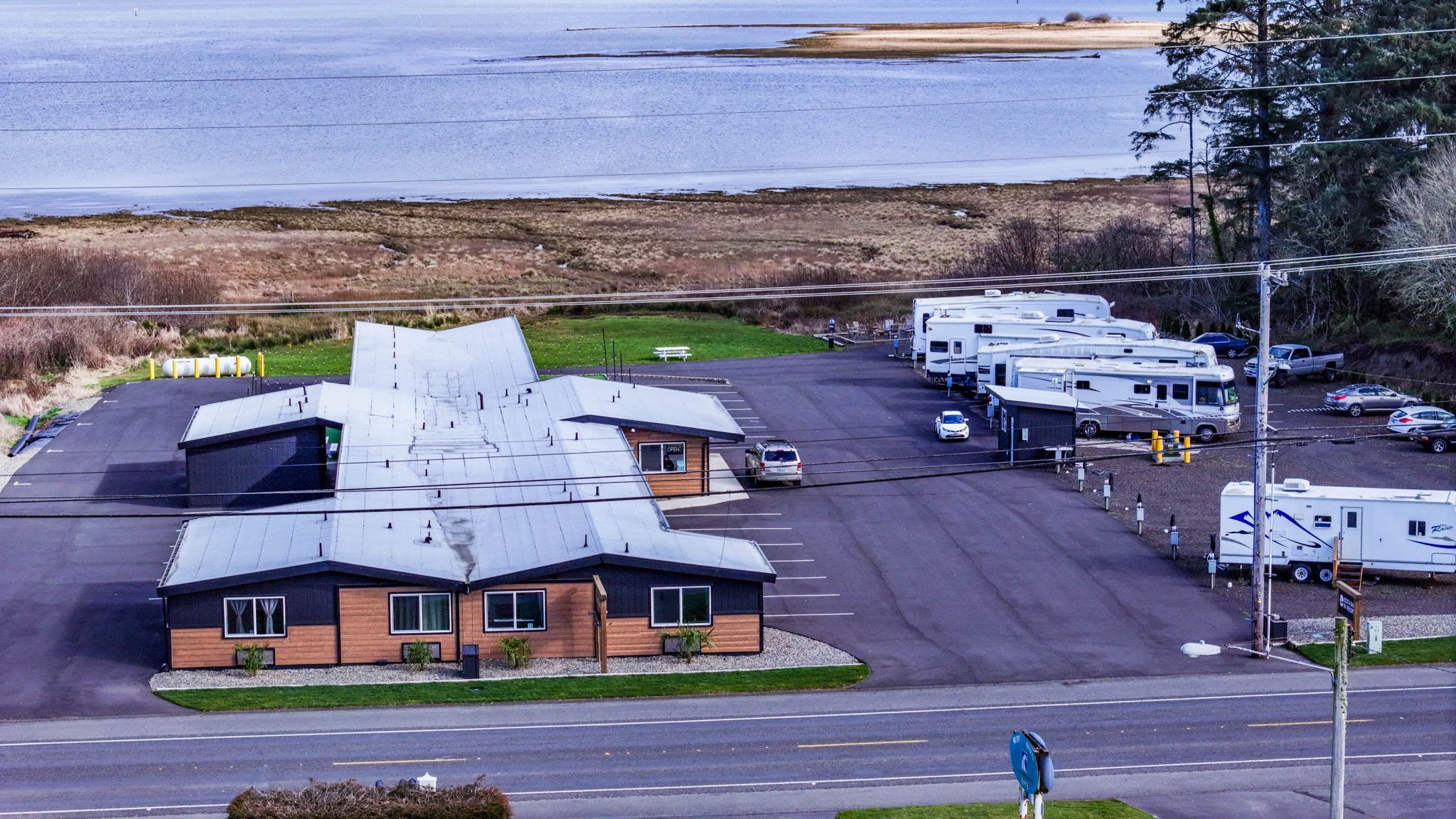 south-bay-hotel-drone-westport-wa-adventuring-duo-01.jpg