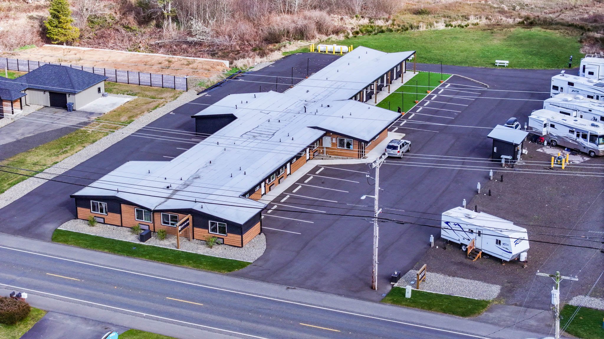 south-bay-hotel-drone-westport-wa-adventuring-duo-02.jpg