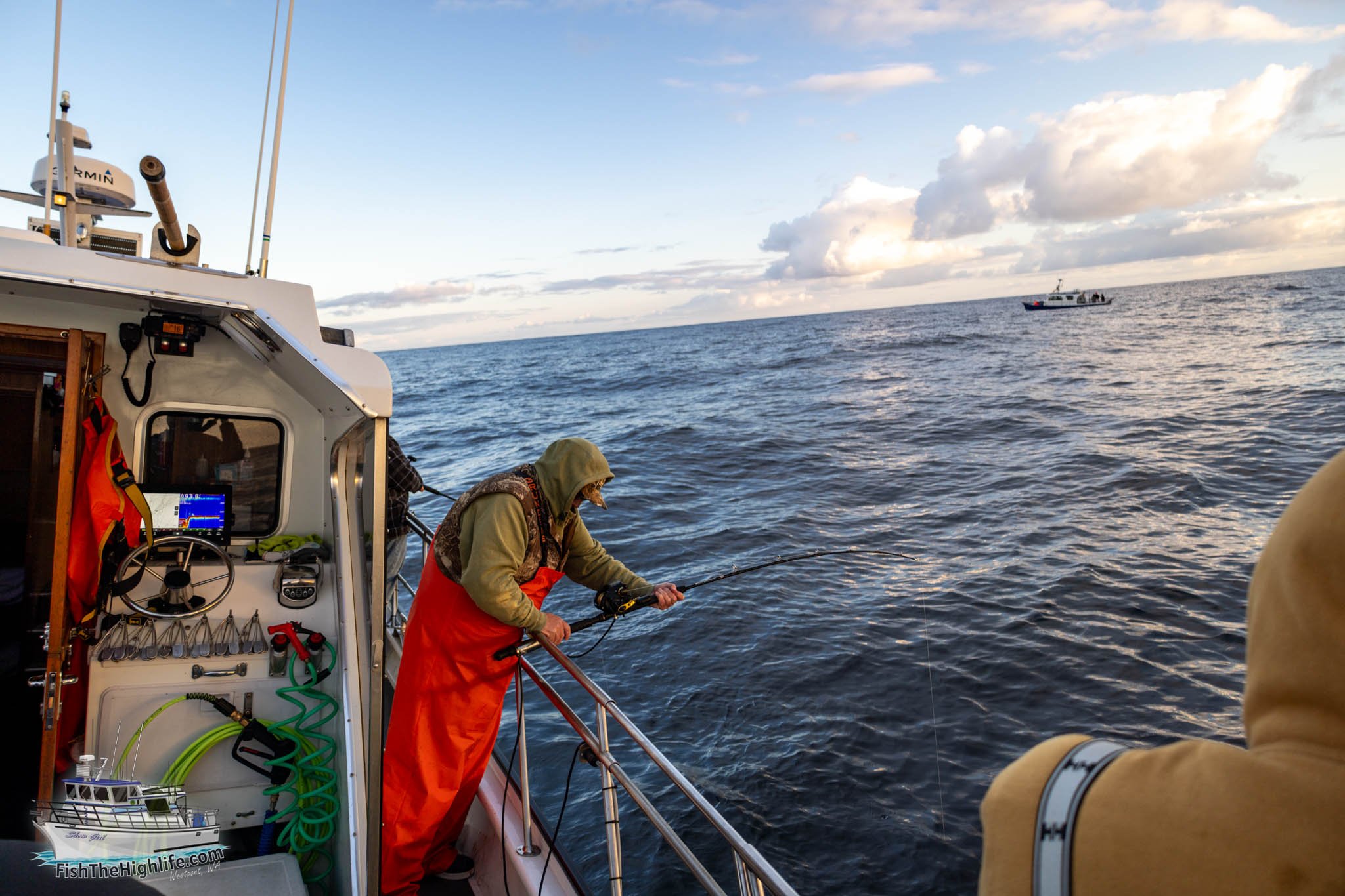 Charter-boat-highlife-photoShoot-2025-adventuring-duo-01.jpg
