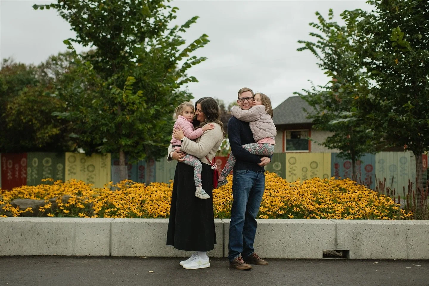 The forecast looks beautiful and mild for the next week and a bit. There are still some pockets of beautiful fall colors. Send me a note if you want to squeeze in some family photos before the snow falls. @whoalansi @nadeboer