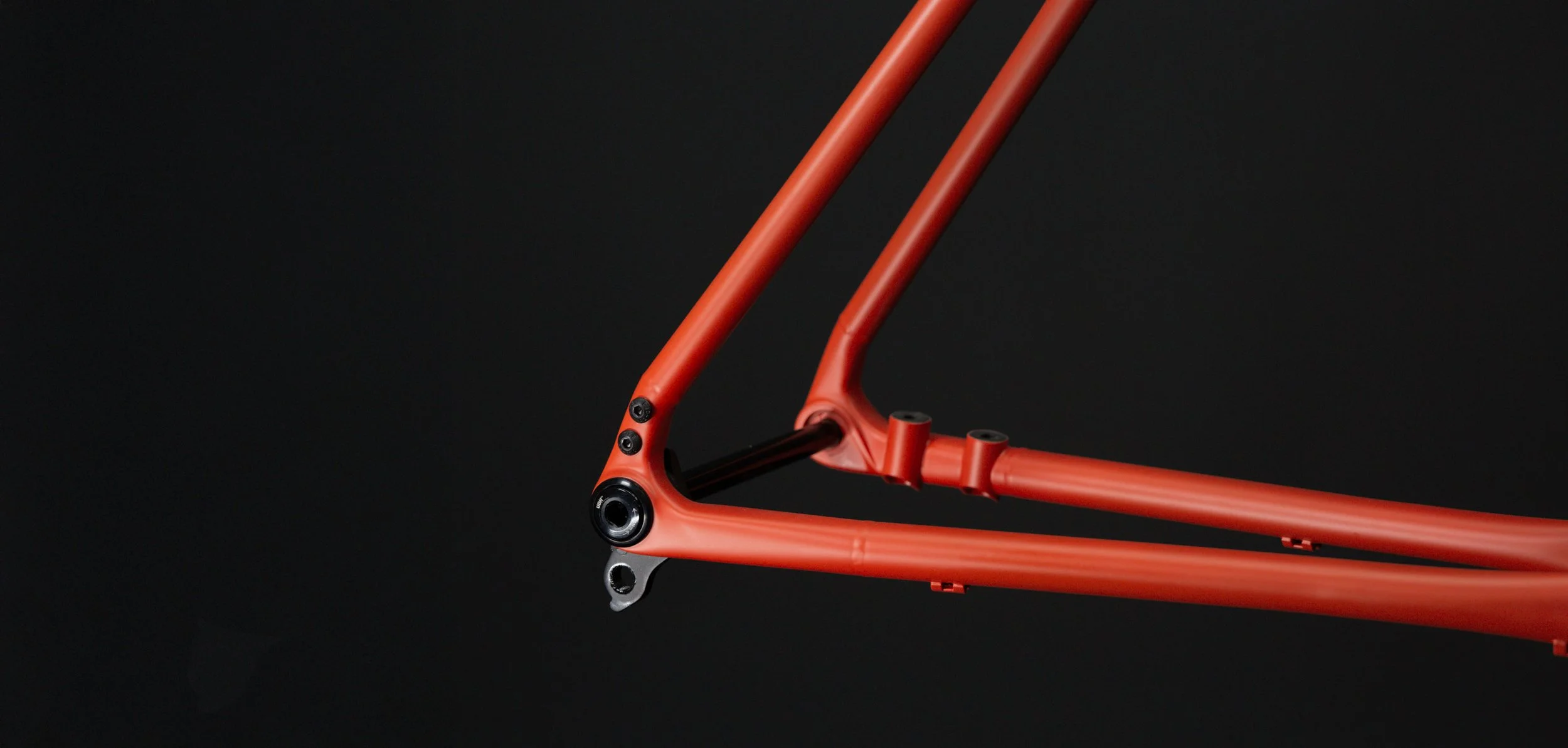 A detail view showing the custom 3D printed dropouts of the Method Tripi frame, showcasing their compatibilty with SRAM UDH and Shimano Di2.