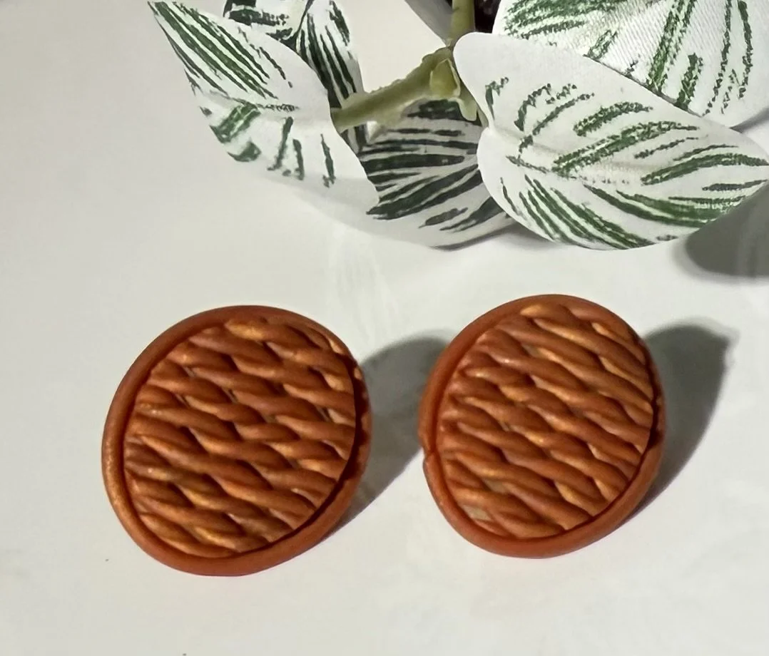 Oval knit studs