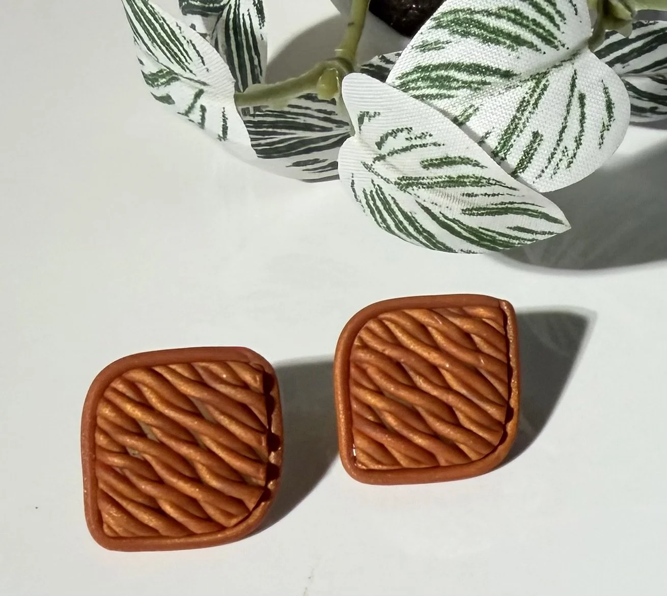 Rounded diamond knit studs