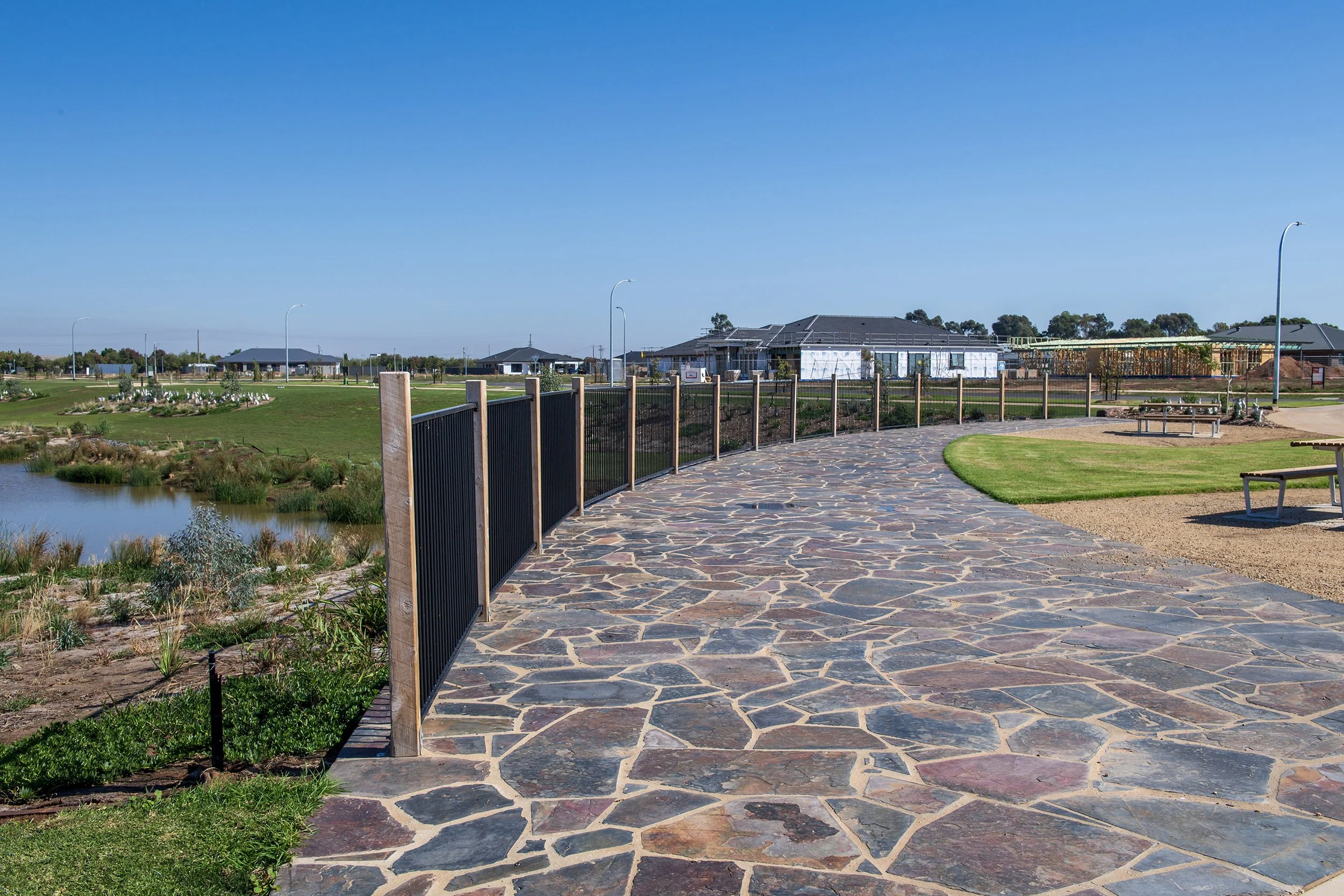 OSY_4397 Fence&Paving.jpg