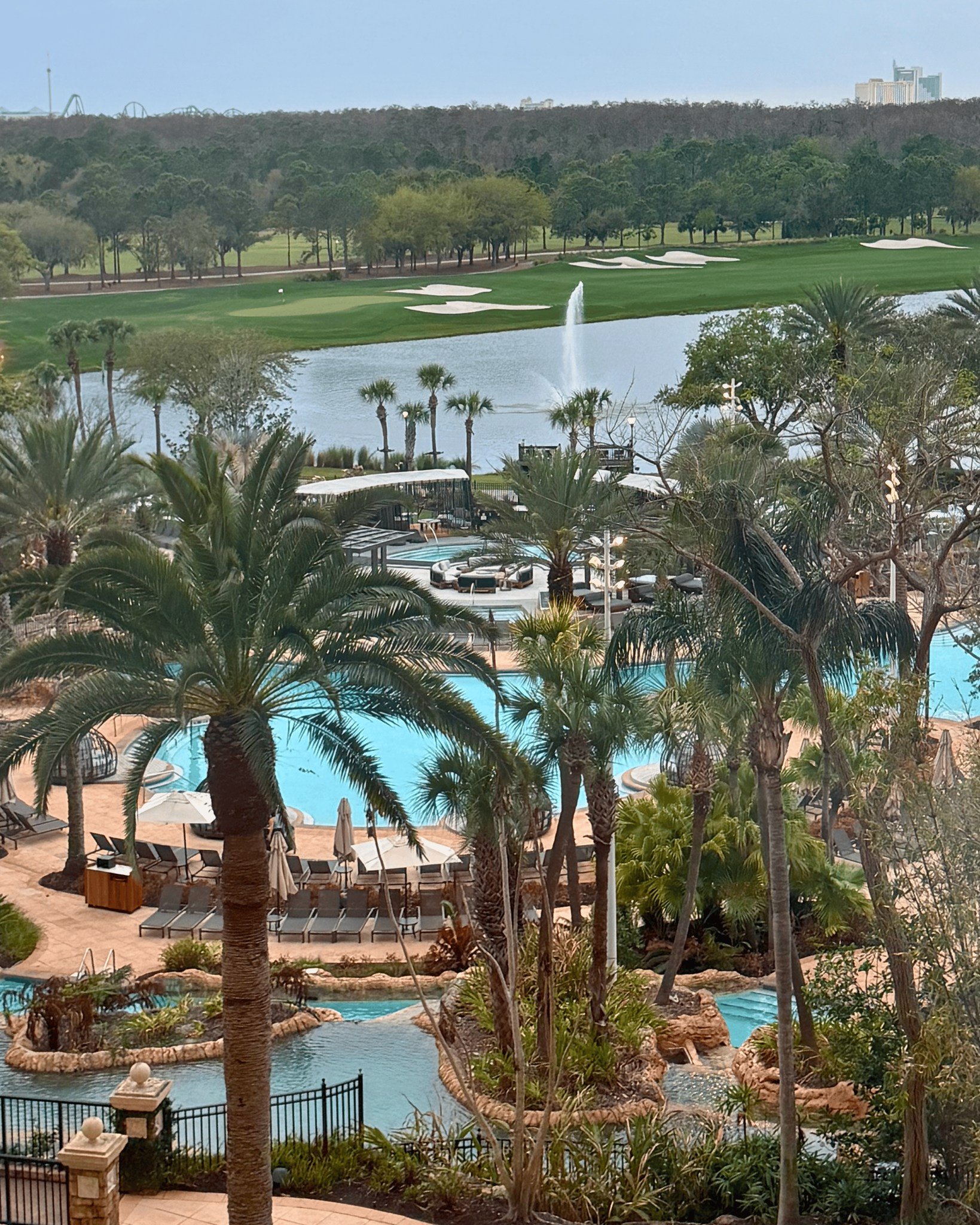 Sarah recently had a 3 day work conference at the JW Marriott, Grande Lakes in Orlando, and thanks to an invite from her managing partner, I got to tag along! While they were stuck in meetings, I was left to navigate the resort all by myself. It was 