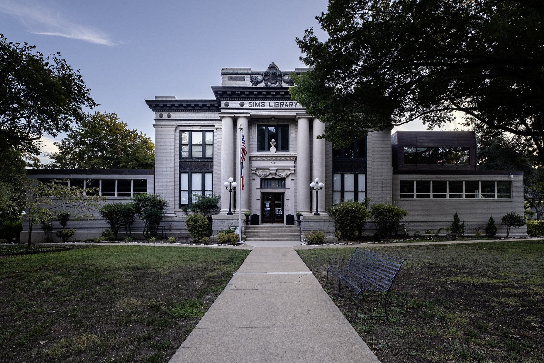 Sims Library 1 a xs.jpg