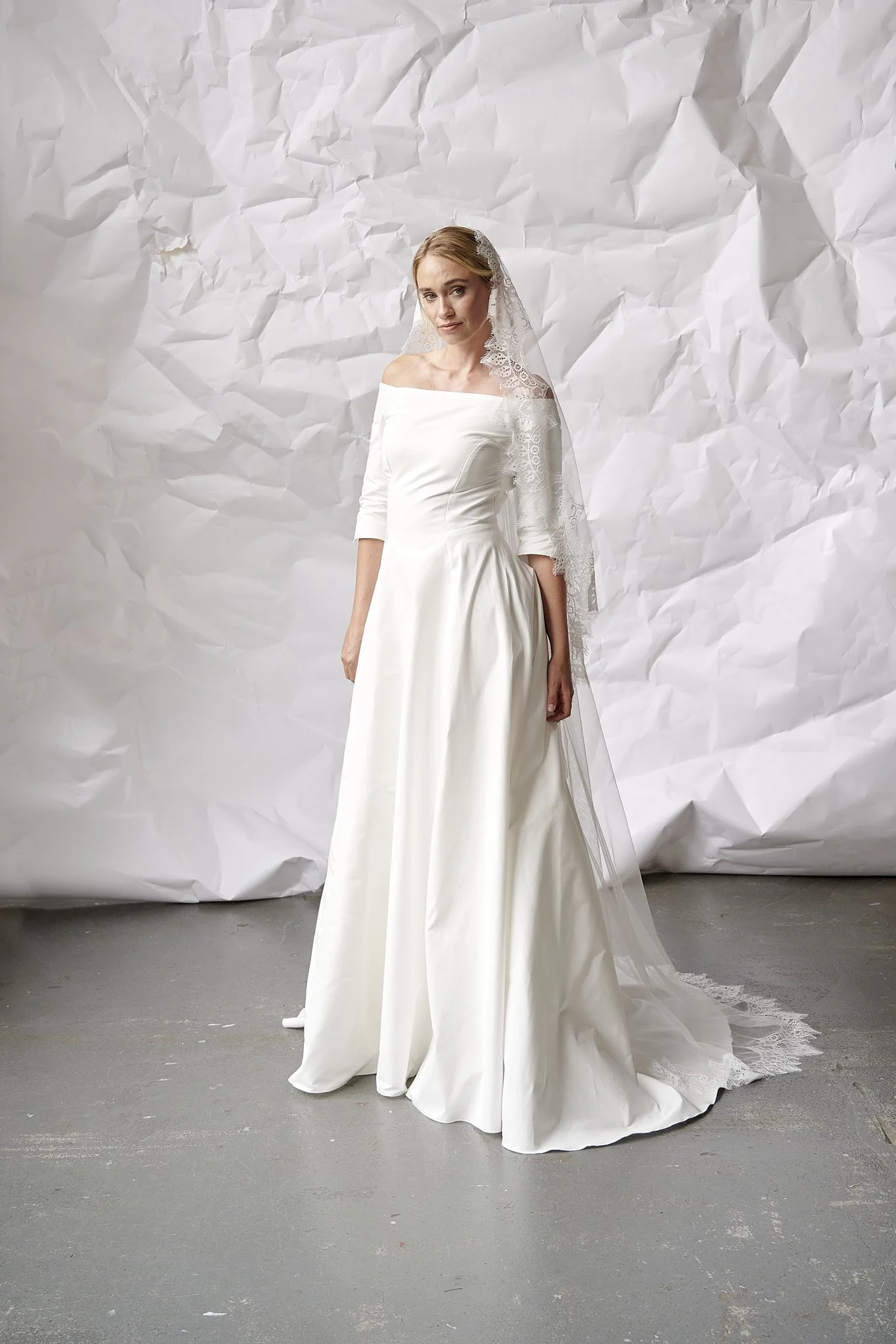 dagmar brudekjole side ballgown silhuet
