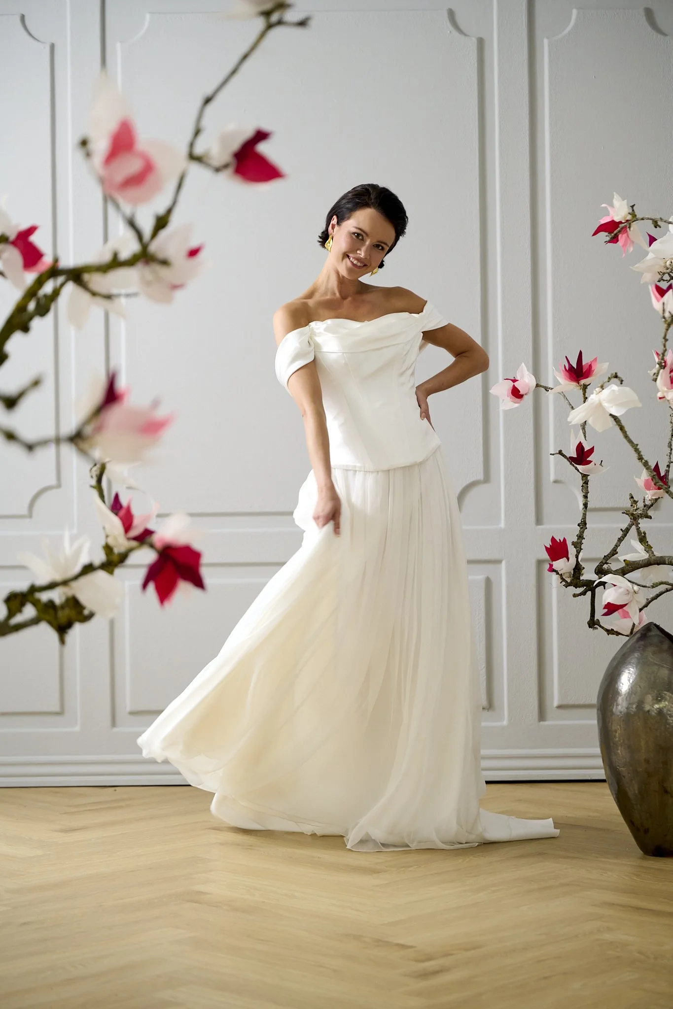 martha brudekjole forfra med draperede ærmer