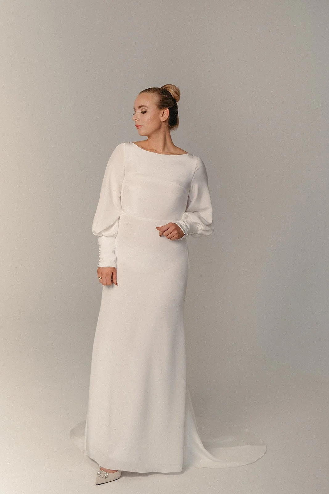 Camilla
 Ærmer Lange, Hals Bådudskæring, Ryg Åben, Detaljer Ferskvandsperler, Stil Enkel 