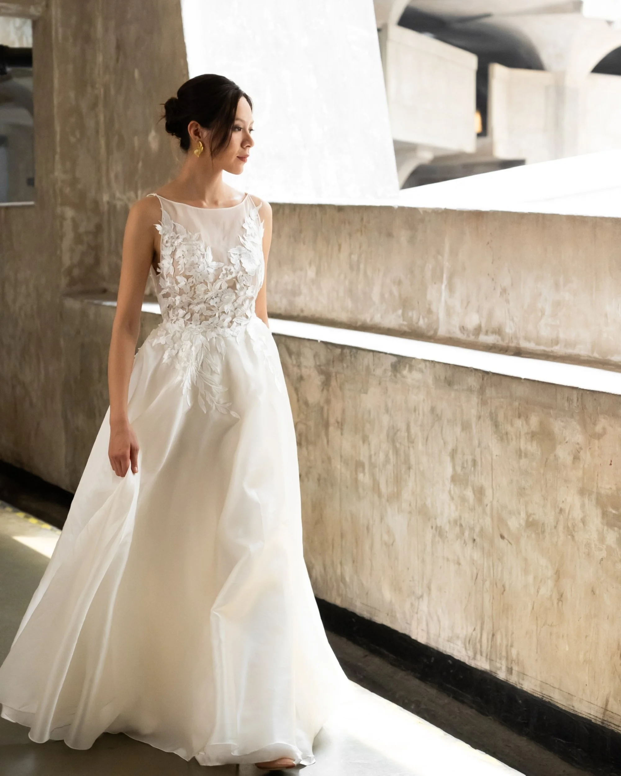 Filippa
 Ærmer Uden, Hals Bådudskæring, Ryg Åben, Detaljer Ferskvandsperler, Detaljer Blonder, Stil Enkel, Stil Ballgown 