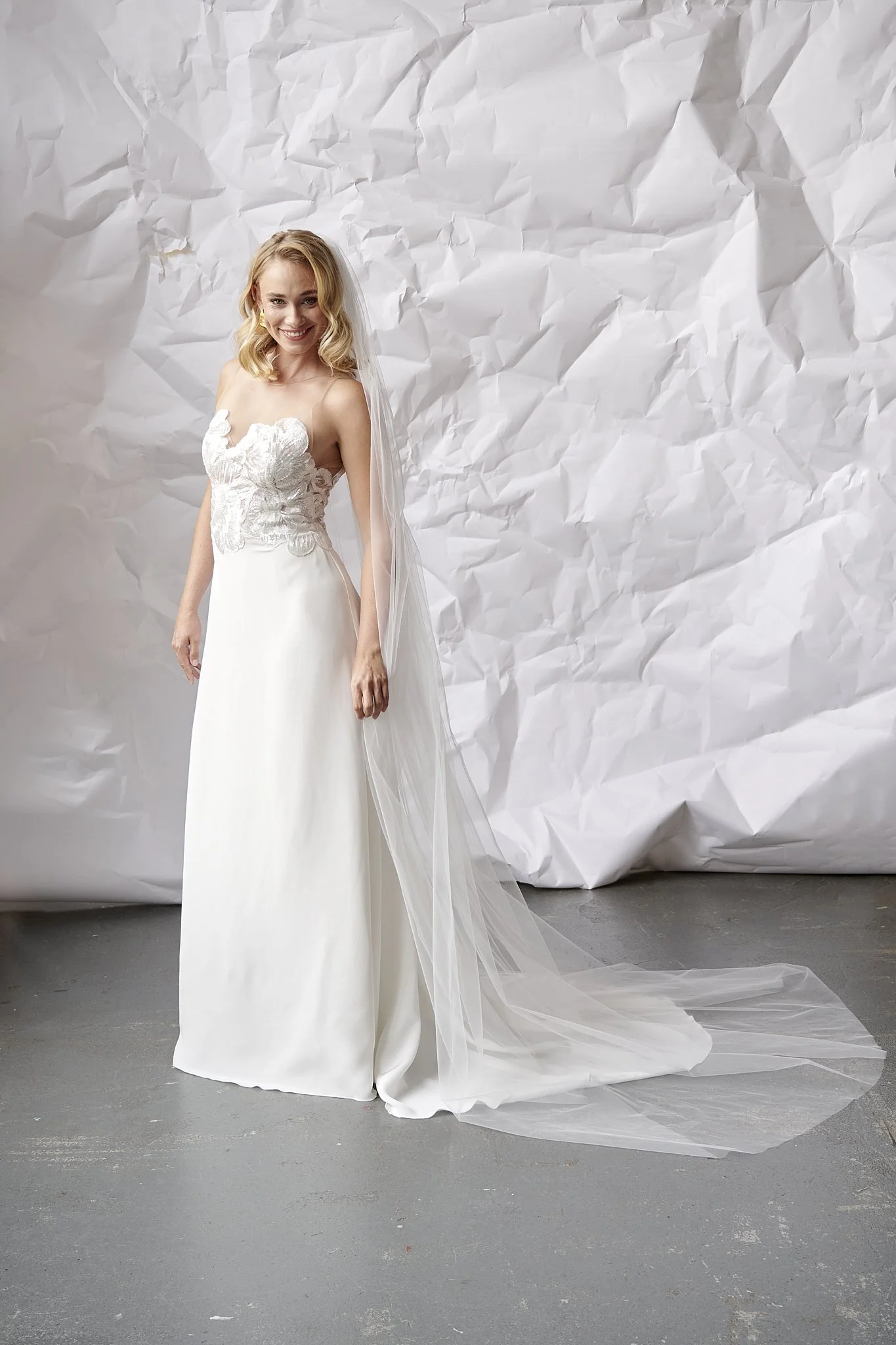 christiane brudekjole side blonde med palilet