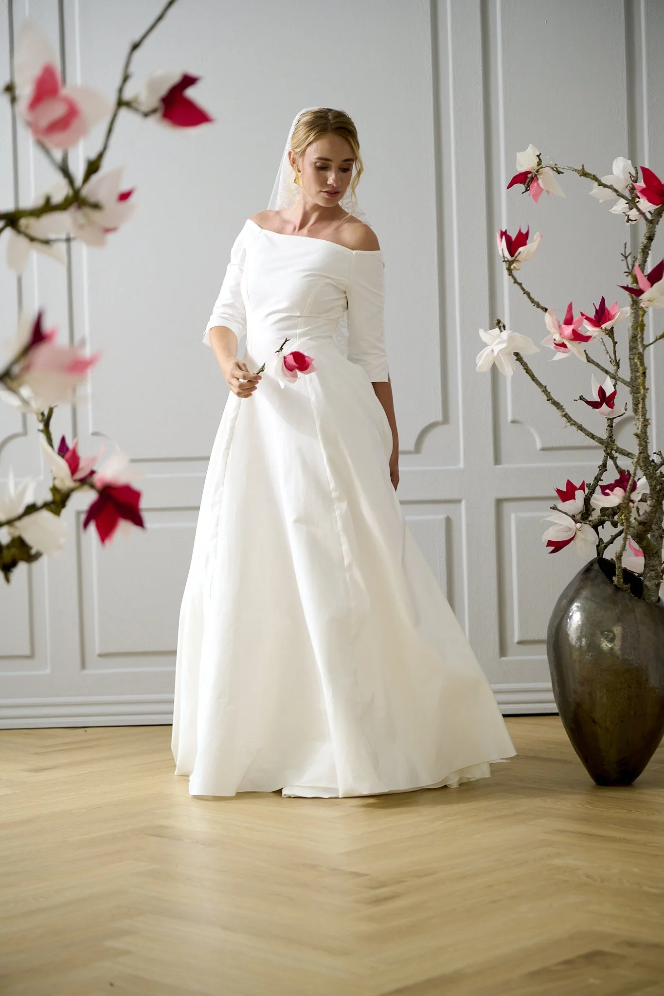 dagmar brudekjole forfra ballgown