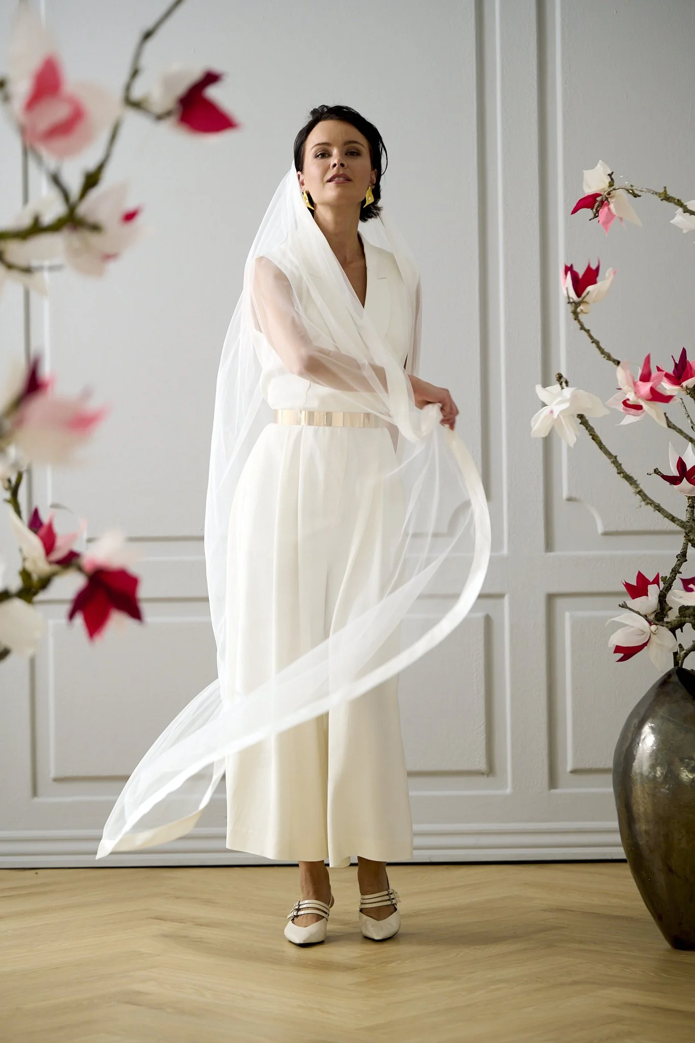sol brudejumpsuit forfra med brede ben