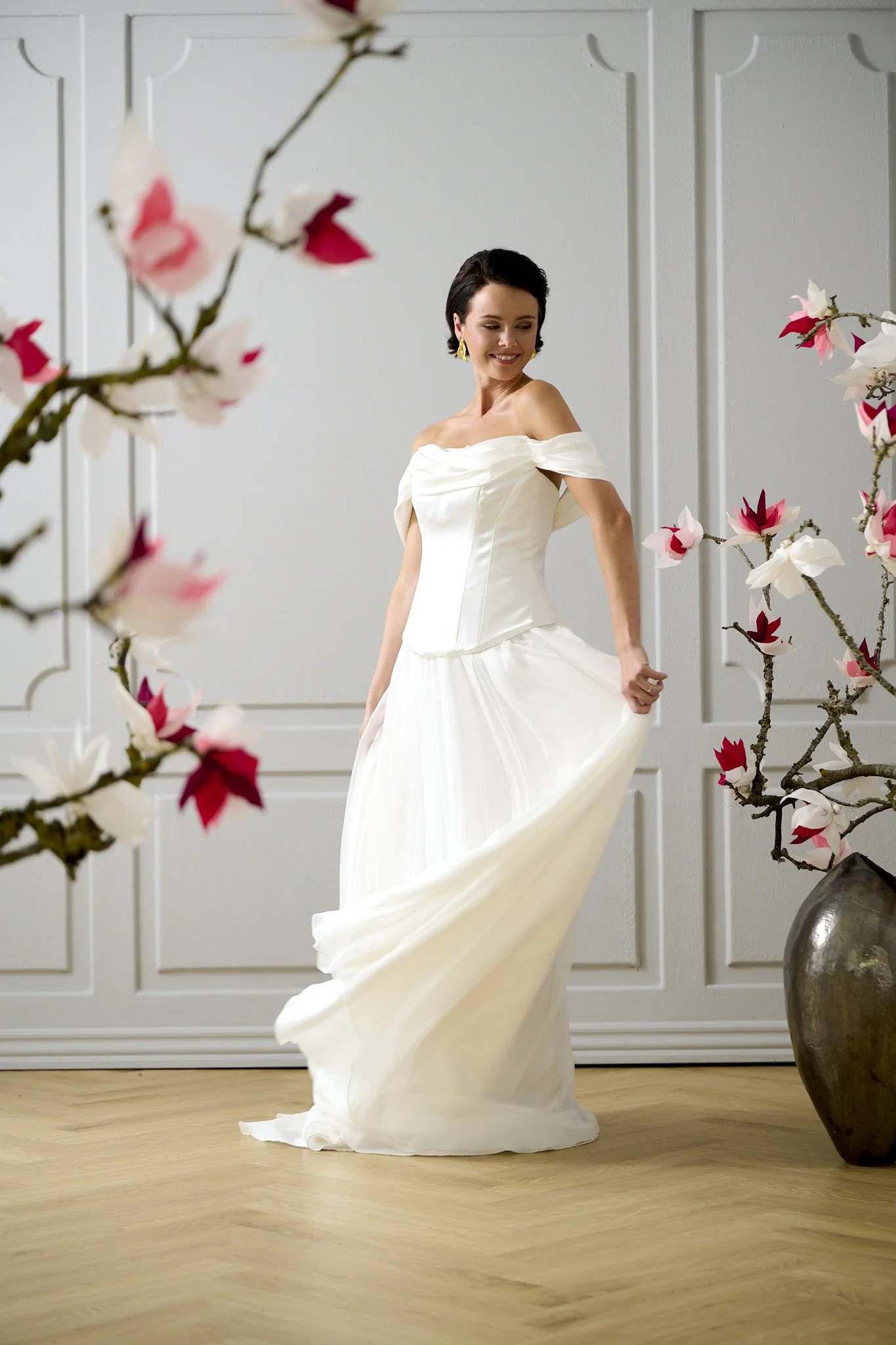 martha brudekjole side med draperede ærmer