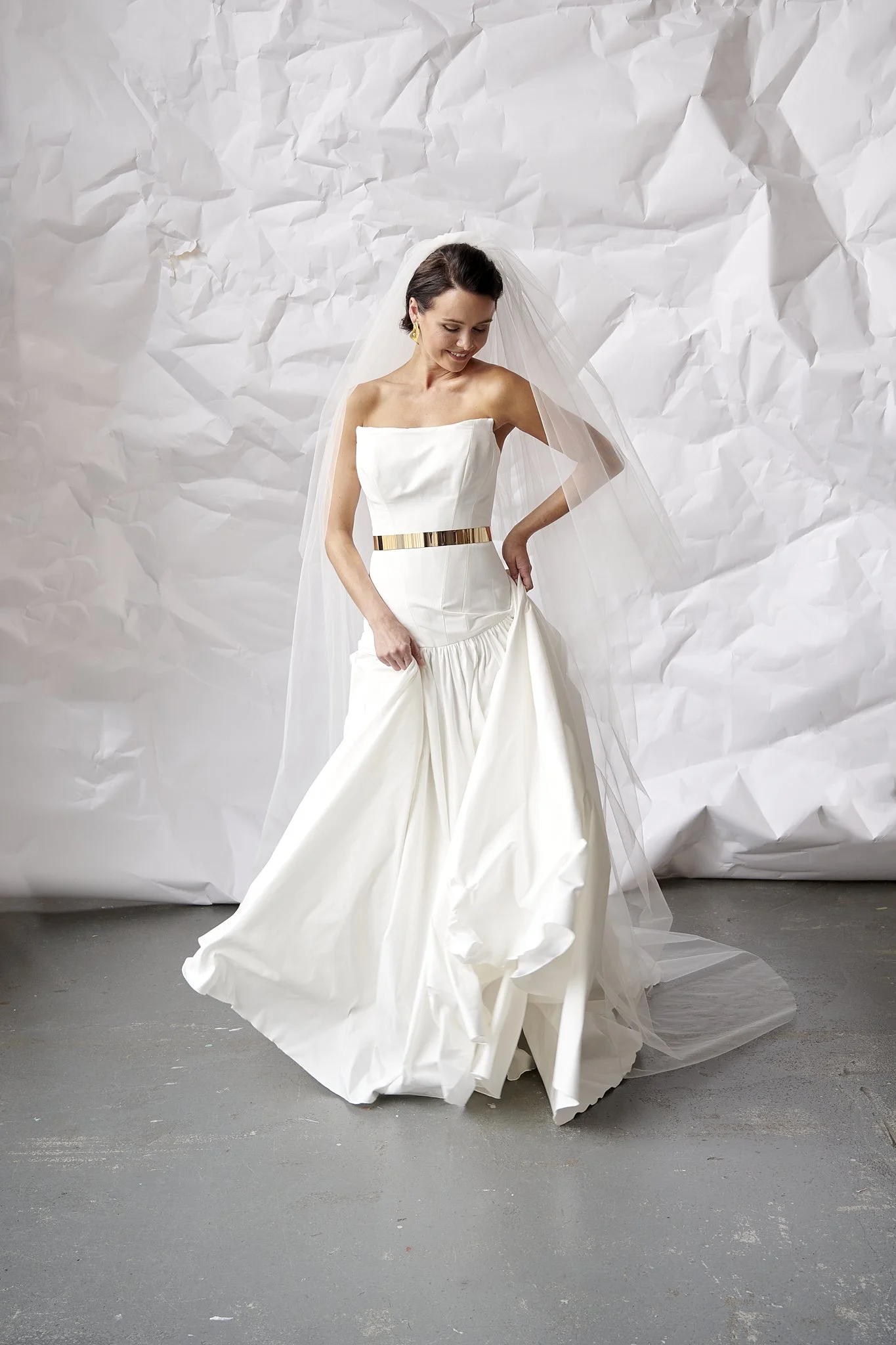 kia brudekjole forfra med minimalistisk ballgown skørt