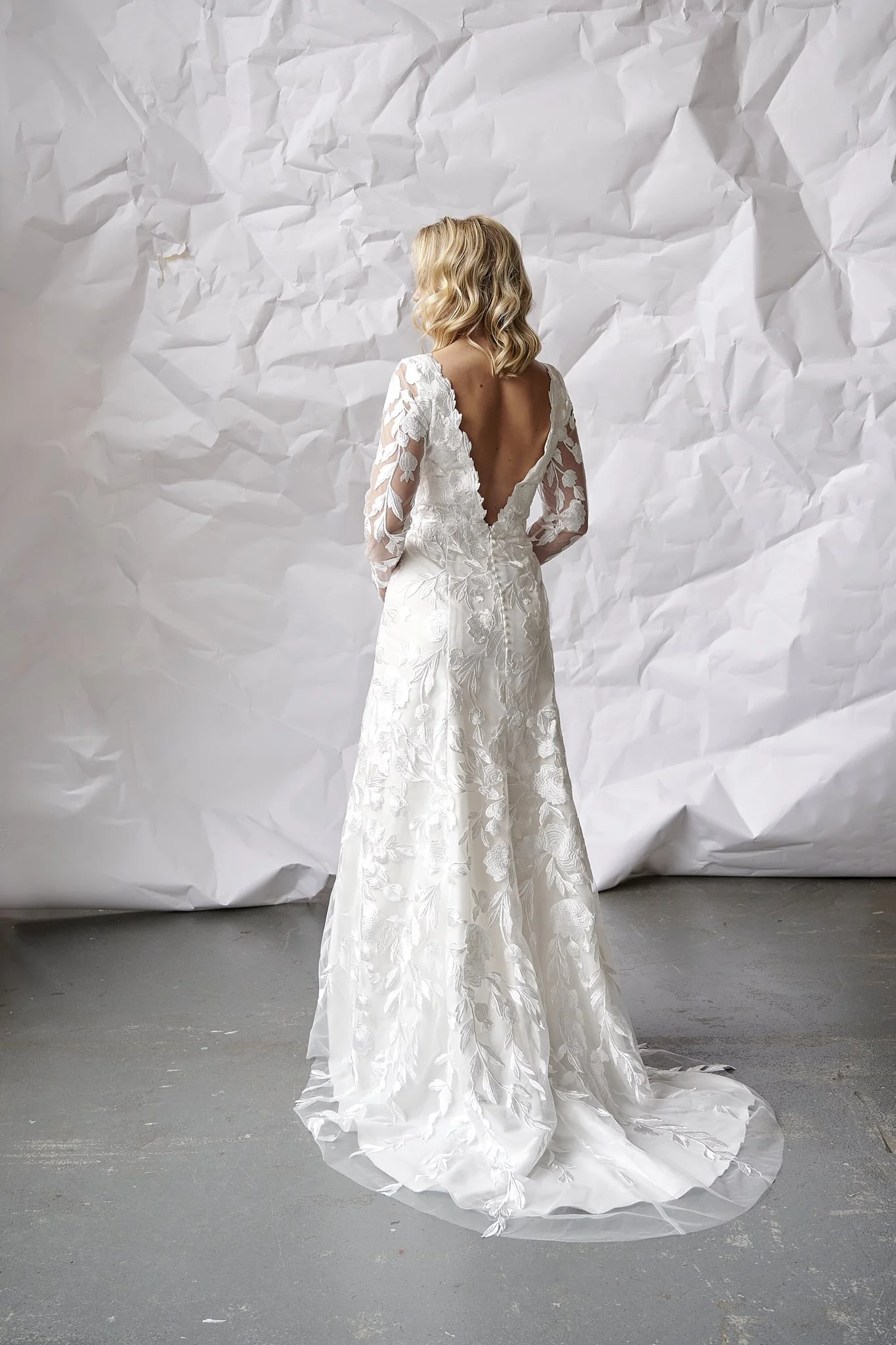 edith brudekjole ryg med ferskvandsperler og slæb