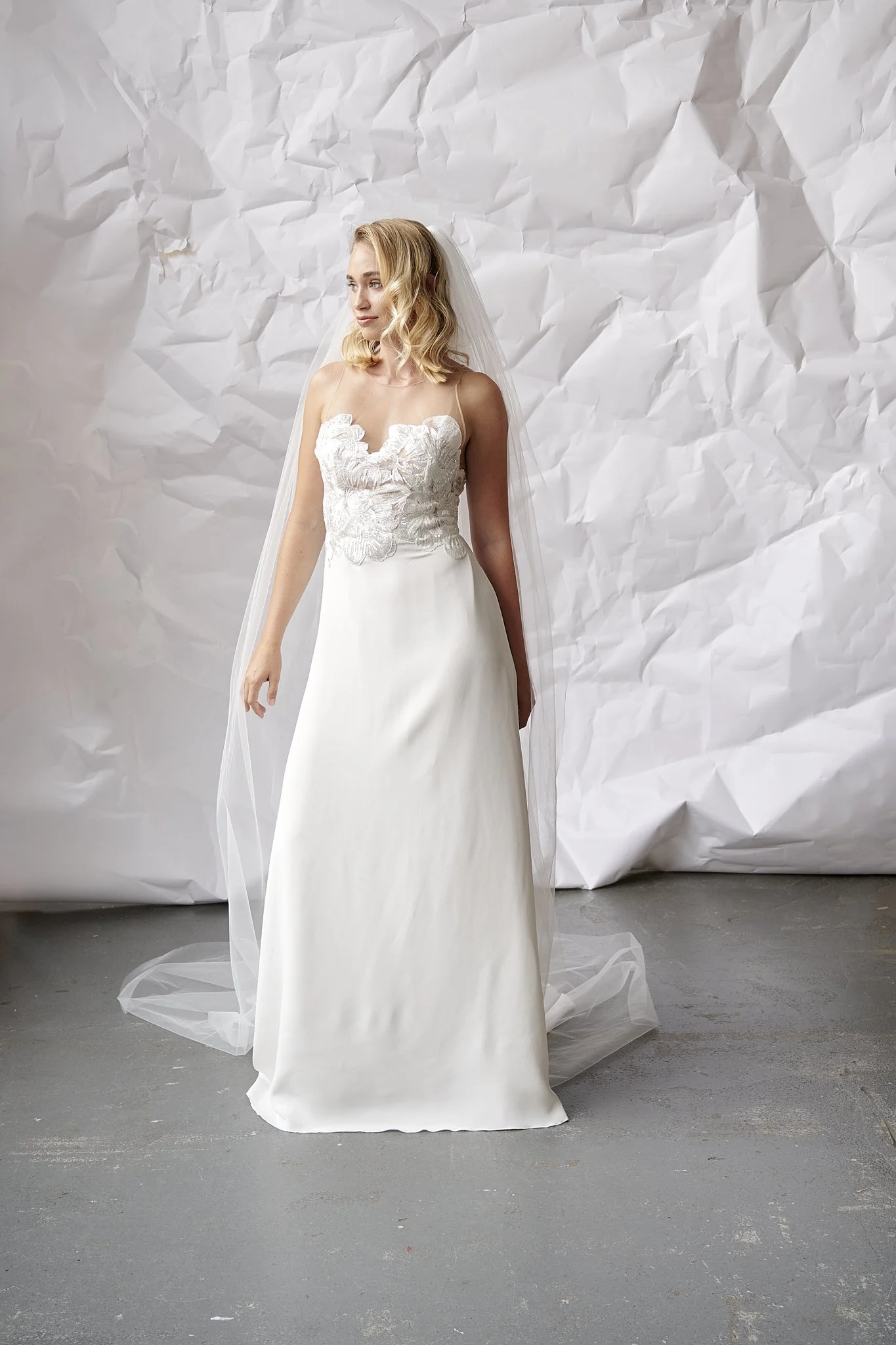 christiane brudekjole forfra blonde med pailletter