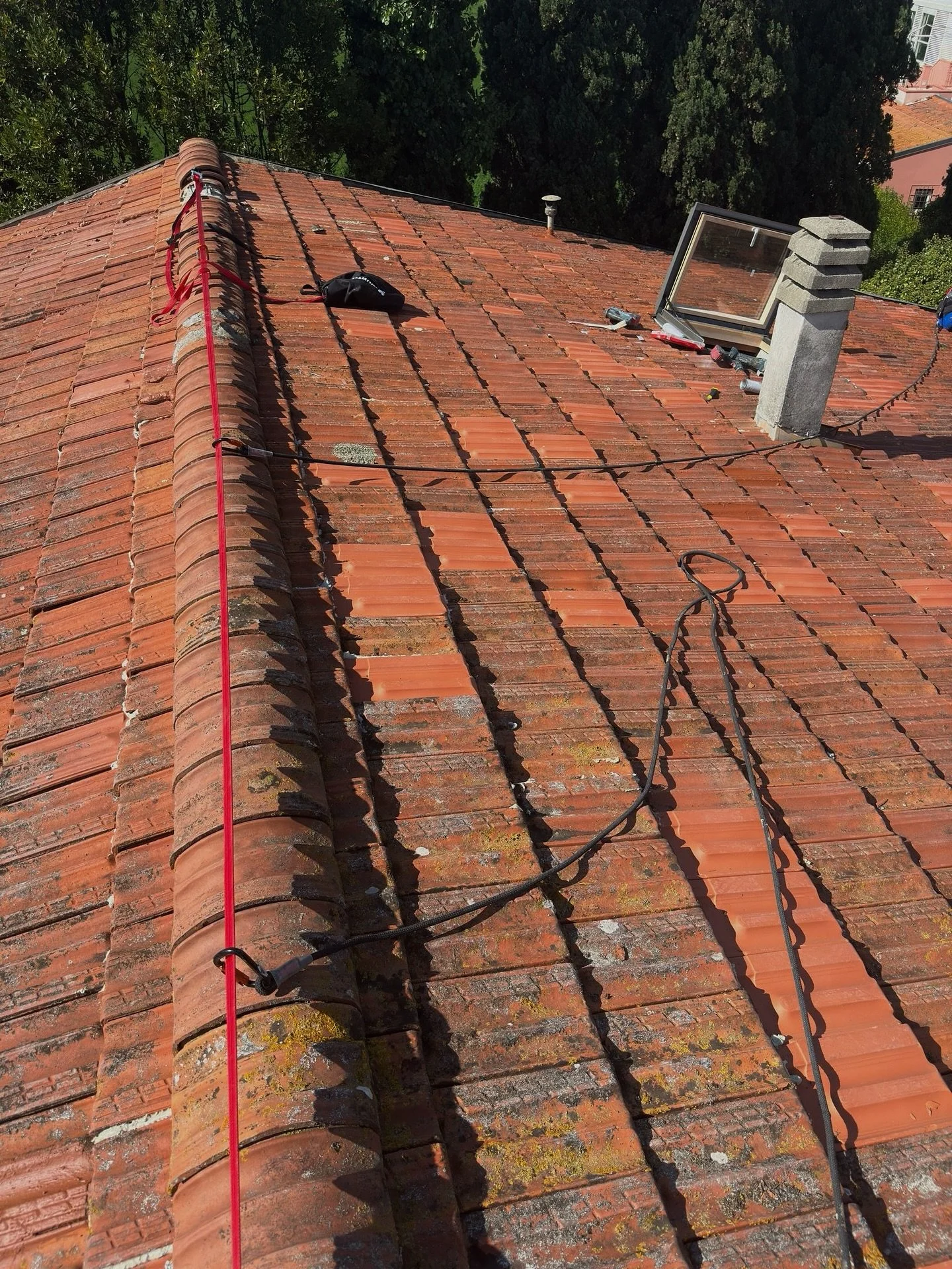 MANUTENZIONE COMPLETA COPERTURA SENZA PONTEGGIO

📍Pisa