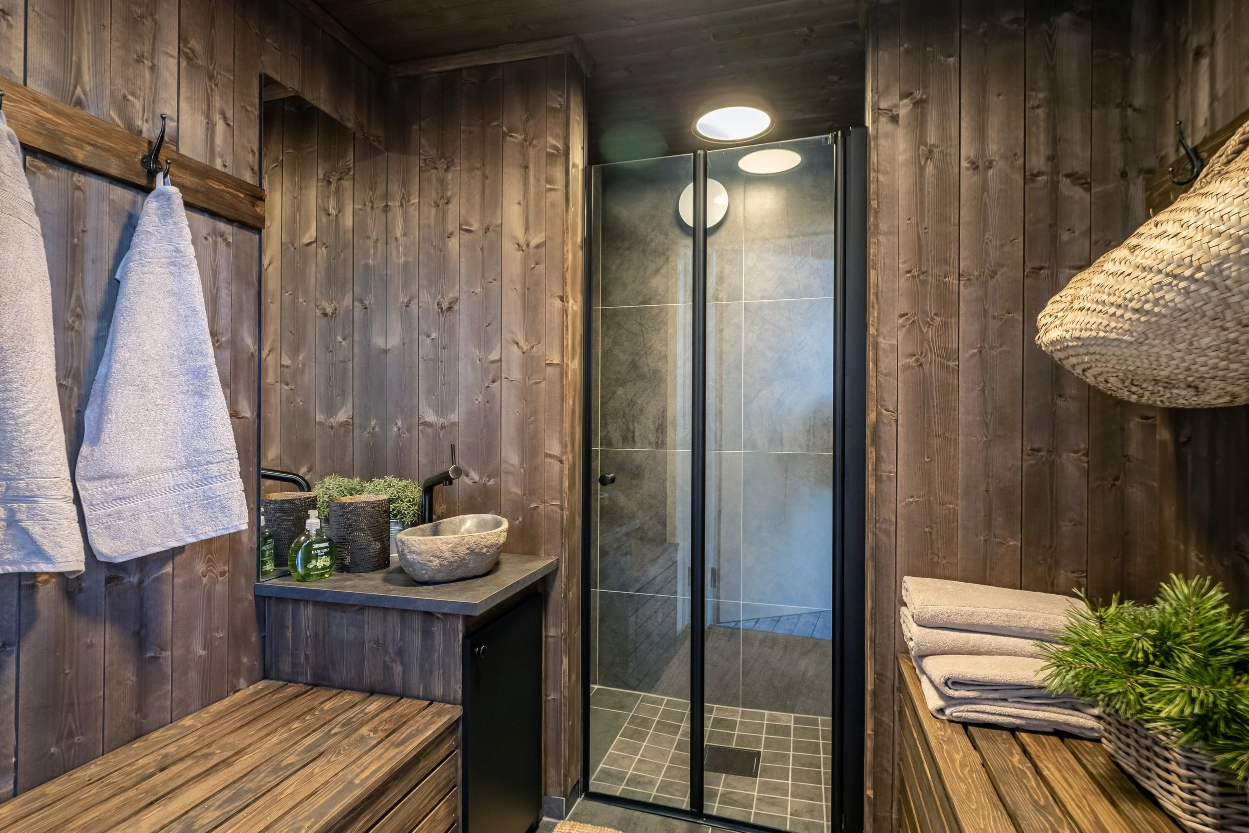 Dusjhus ved Jacuzzi