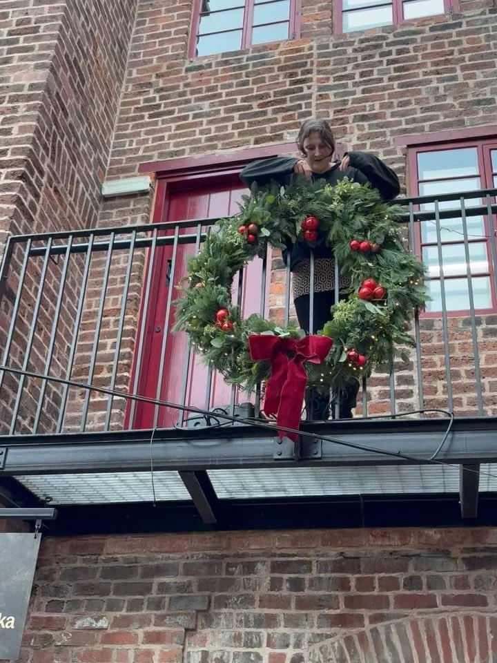 We&rsquo;re getting well and truly into the festive spirit in the yard, and this week our friends at @rootsandbloomsheffield hosted at @hophideout 🎄✨

Join them this Thursday 20th, 7&ndash;9pm. Everything you need will be provided, and you&rsquo;ll 