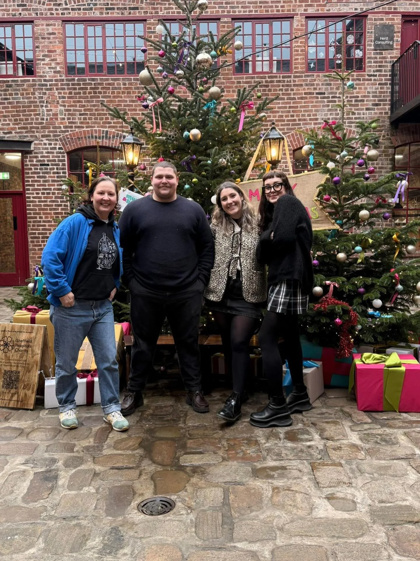 Merry Christmas from Leah&rsquo;s Yard ❤️ 

We&rsquo;ve had a great few days and we&rsquo;re open until tomorrow evening for your last minute finds 🎁