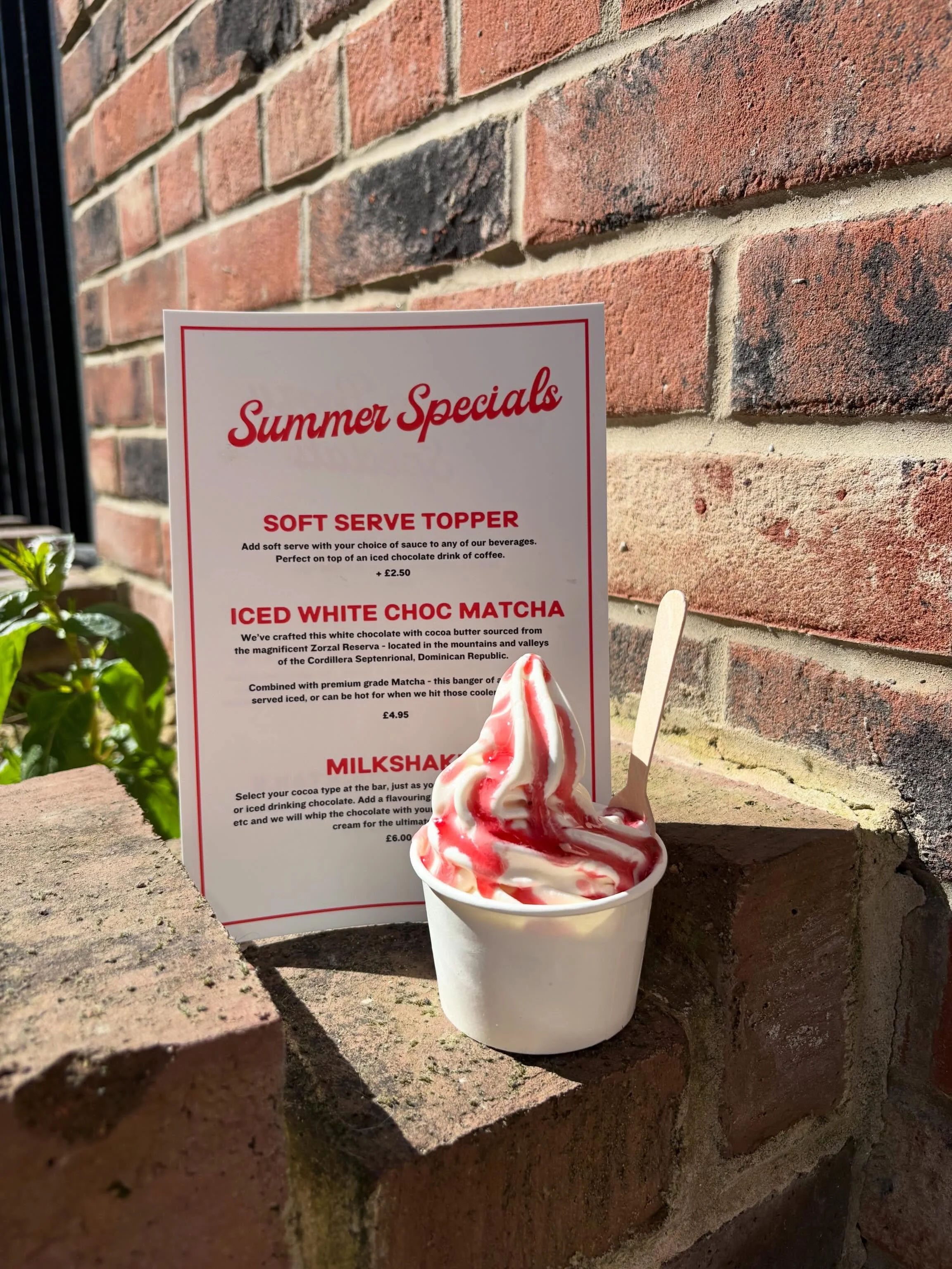 Sheffield is heating up!! SOOO it&rsquo;s the perfect time to swing by @chocolatebaruk for one of their new iced drinks or ice creams 🍦

Do not worry though, their original hot chocolates are still waiting for you too 🍫