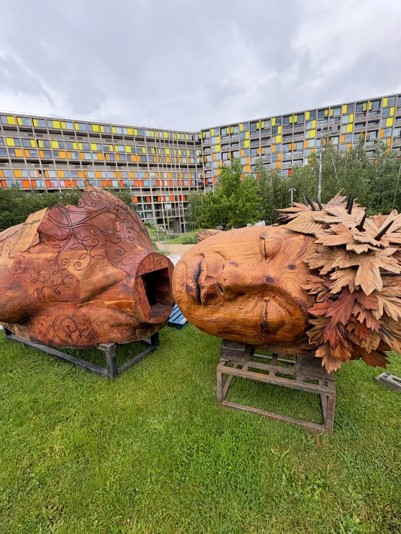 Isn&rsquo;t Sheffield amazing? 🥰

There are so many brilliant things happening across the city at the moment, and now we get to welcome &lsquo;On The Edge&rsquo; from this year&rsquo;s @rhschelsea 🤩

Designed by the talented @saraheberlelandscape, 