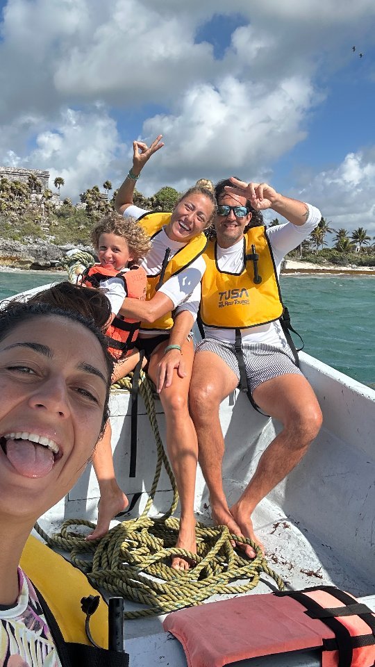 Beautiful things in life... are unforgettable moments. 💛
Snorkeling with turtles in Tulum, surrounded by your family, ✨🐢
That’s a memory you'll treasure forever! 💎
BOOK YOUR EXPERIENCE NOW!
👉🏽 mexidivers.com
#TulumAdventures #Snorkelin