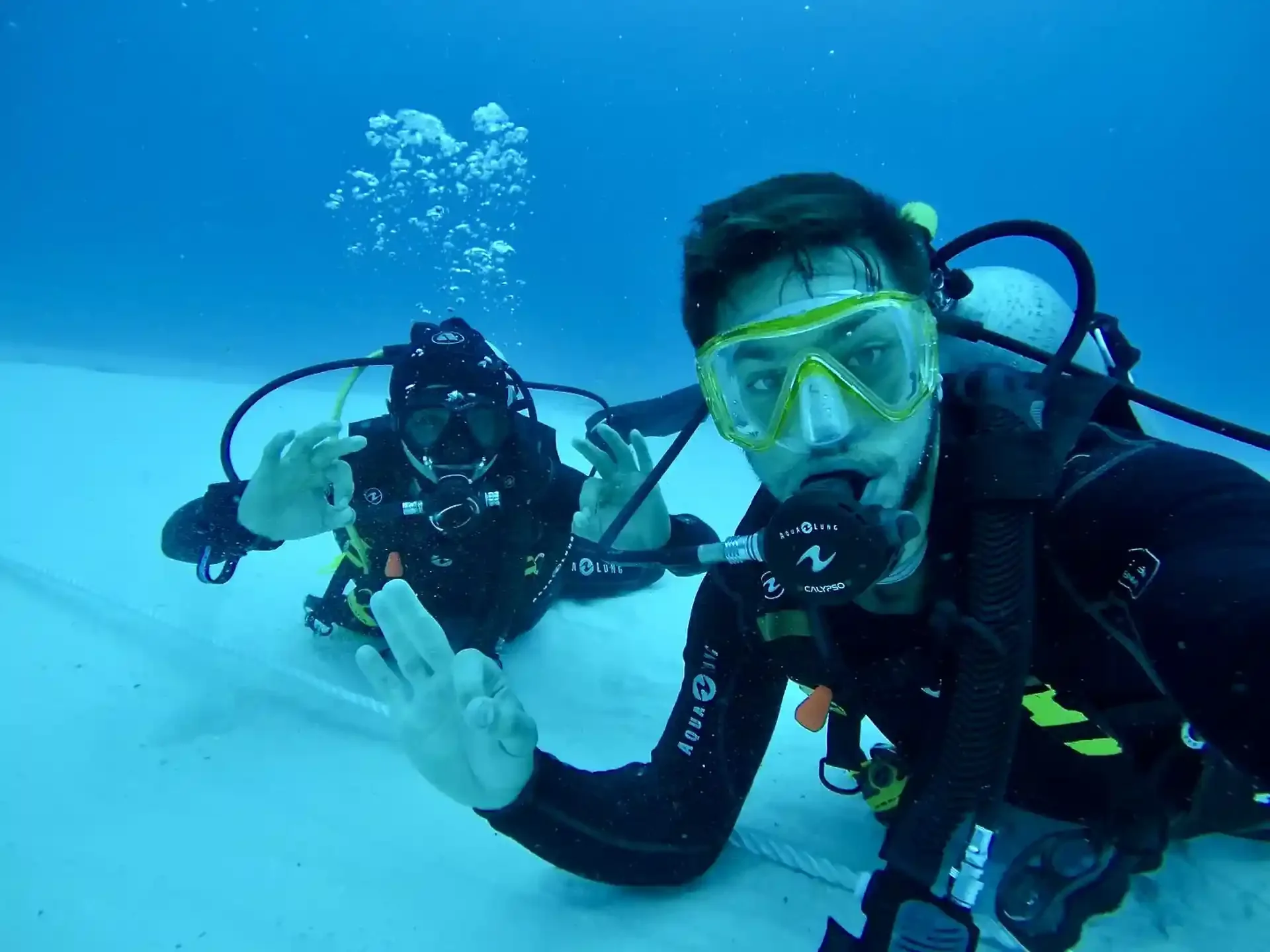 PADI Divemaster training in Tulum with instructor and student practicing underwater skills