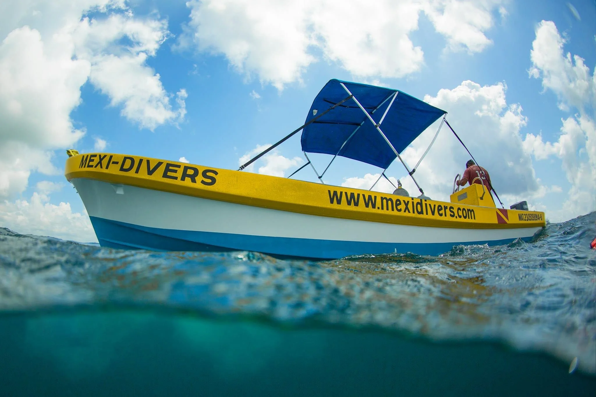 MexiDivers-Boat.JPG