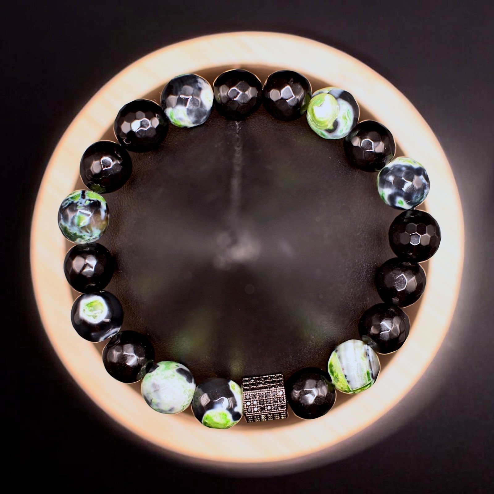 Green+black+agate+top+view.jpg