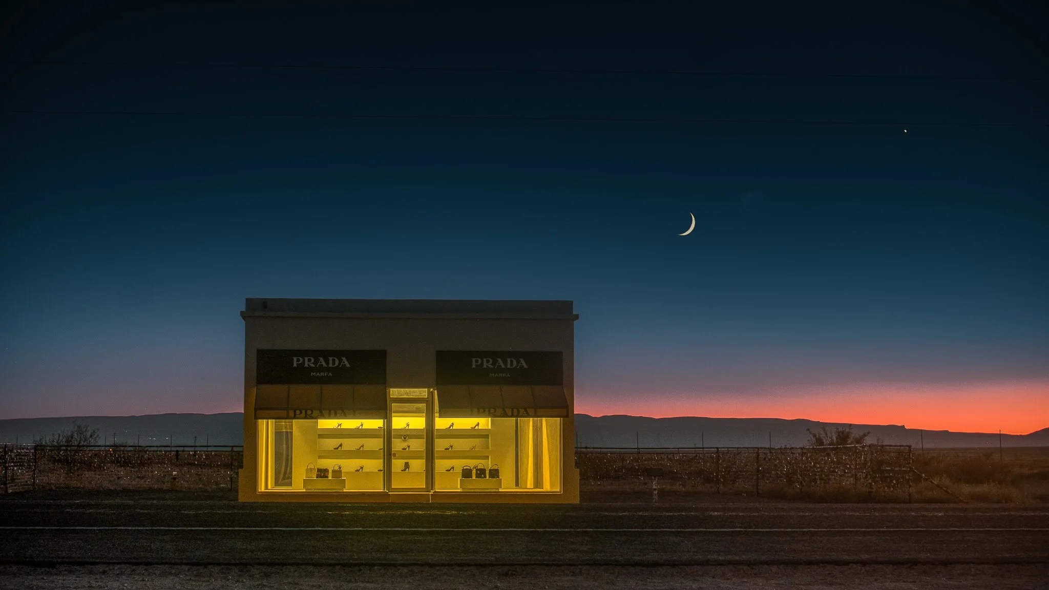 _A059909_Prada-Marfa-2.jpg