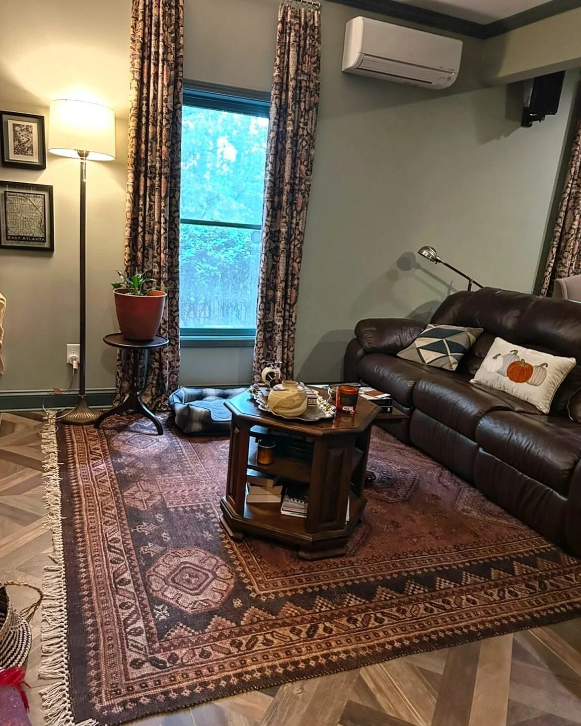 @oneroomchallenge week 6. The @westelm reversible rug was delivered this week and I need your help deciding which side you like better. Side 1, 2, or neither. Let me know what you think. #oneroomchallenge @apartmenttherapy