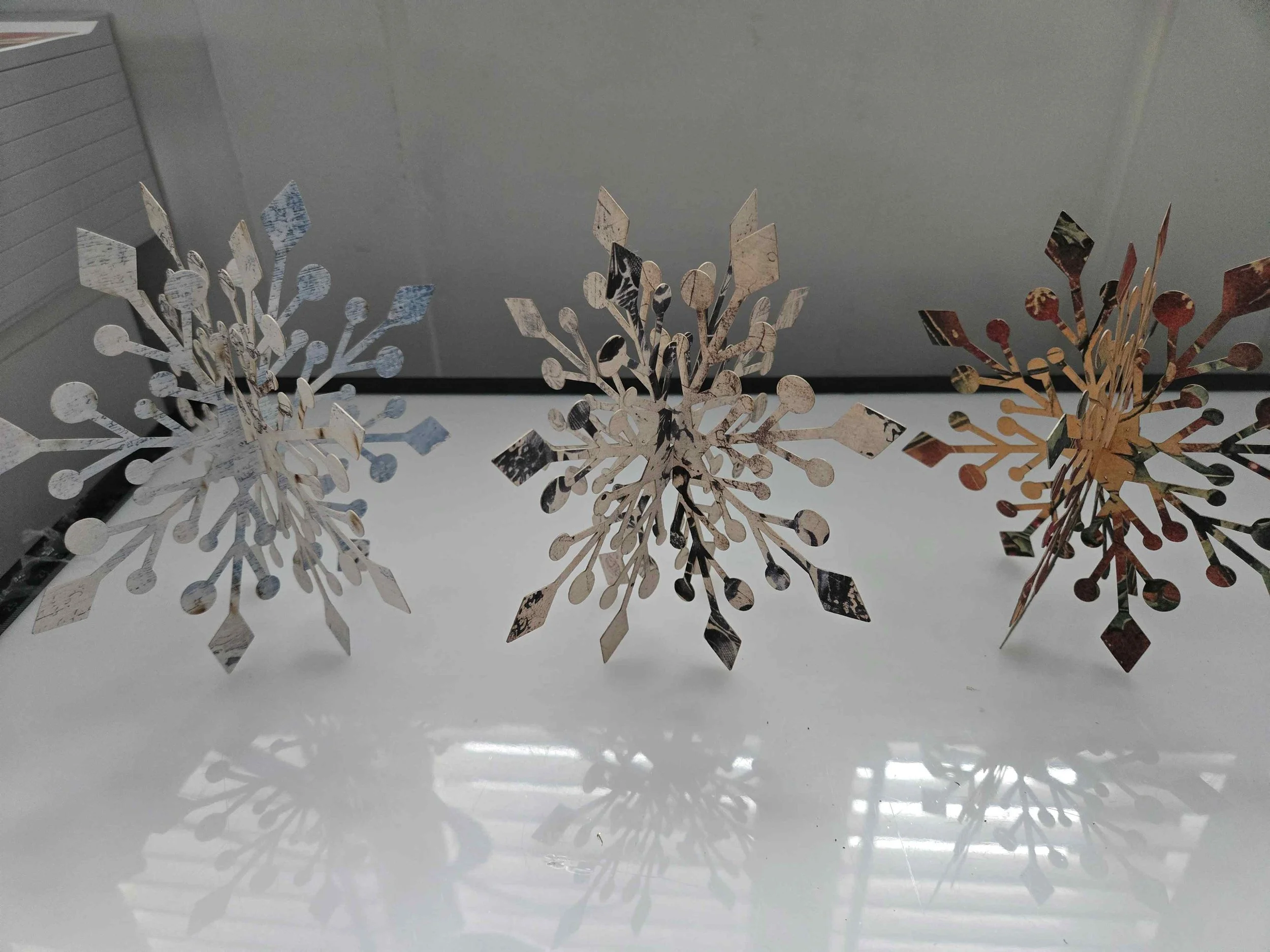 Freestanding Snowflake 3 colours