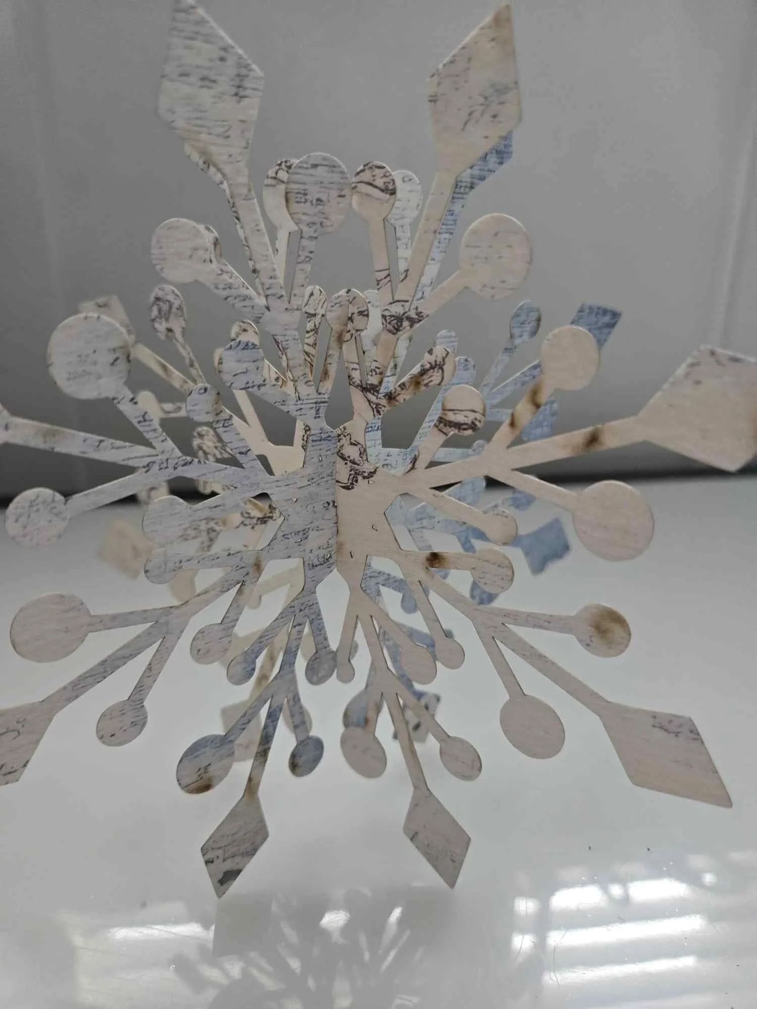 Diamond Starburst Freestanding Snowflake Blue