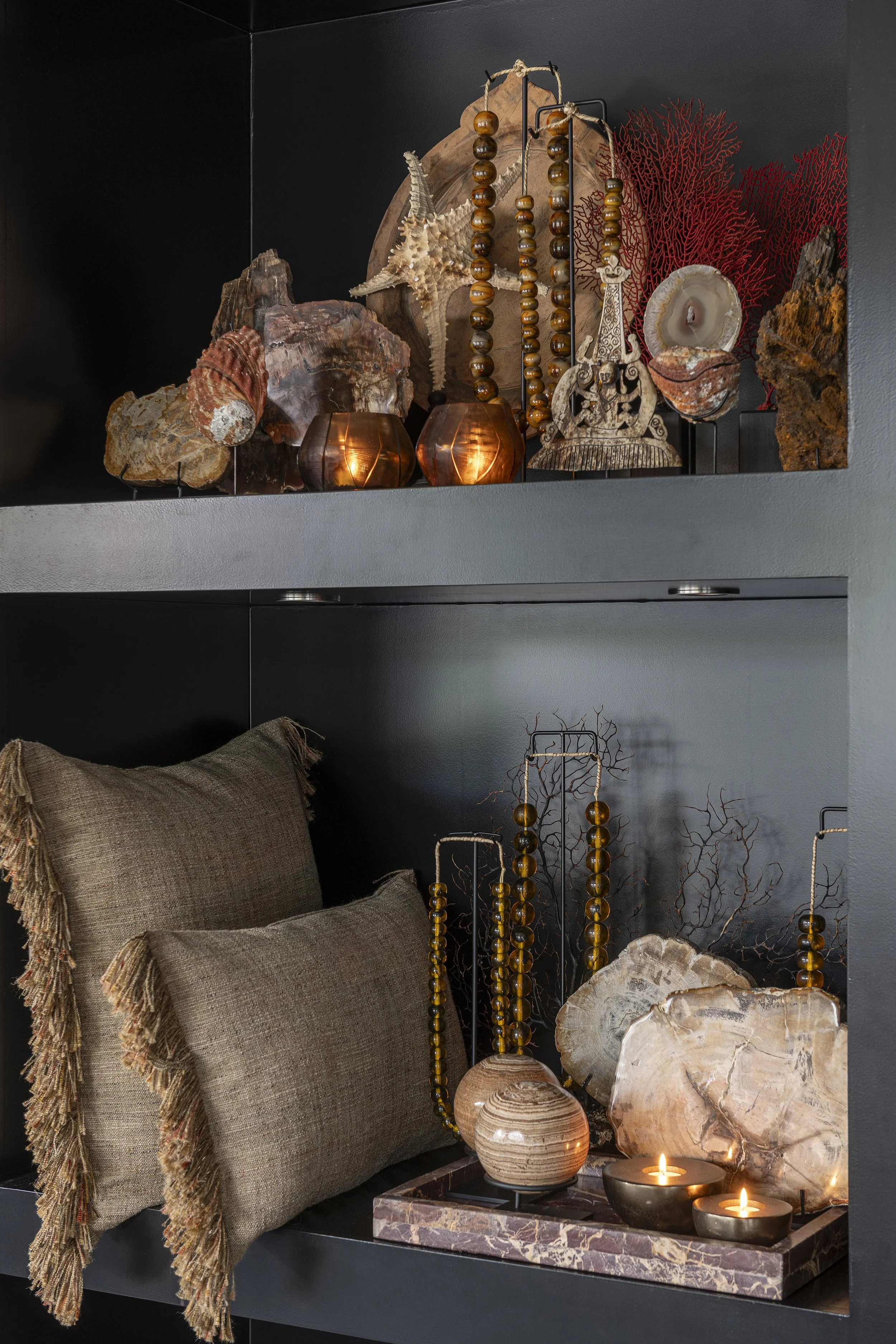 An image of a selection of decorative items grouped together.