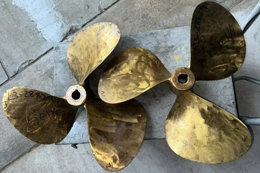 Prop 3 Blades Bronze, 28 DIA, 29 Pitch, LH & RH Pair , 1-3/4" Bore