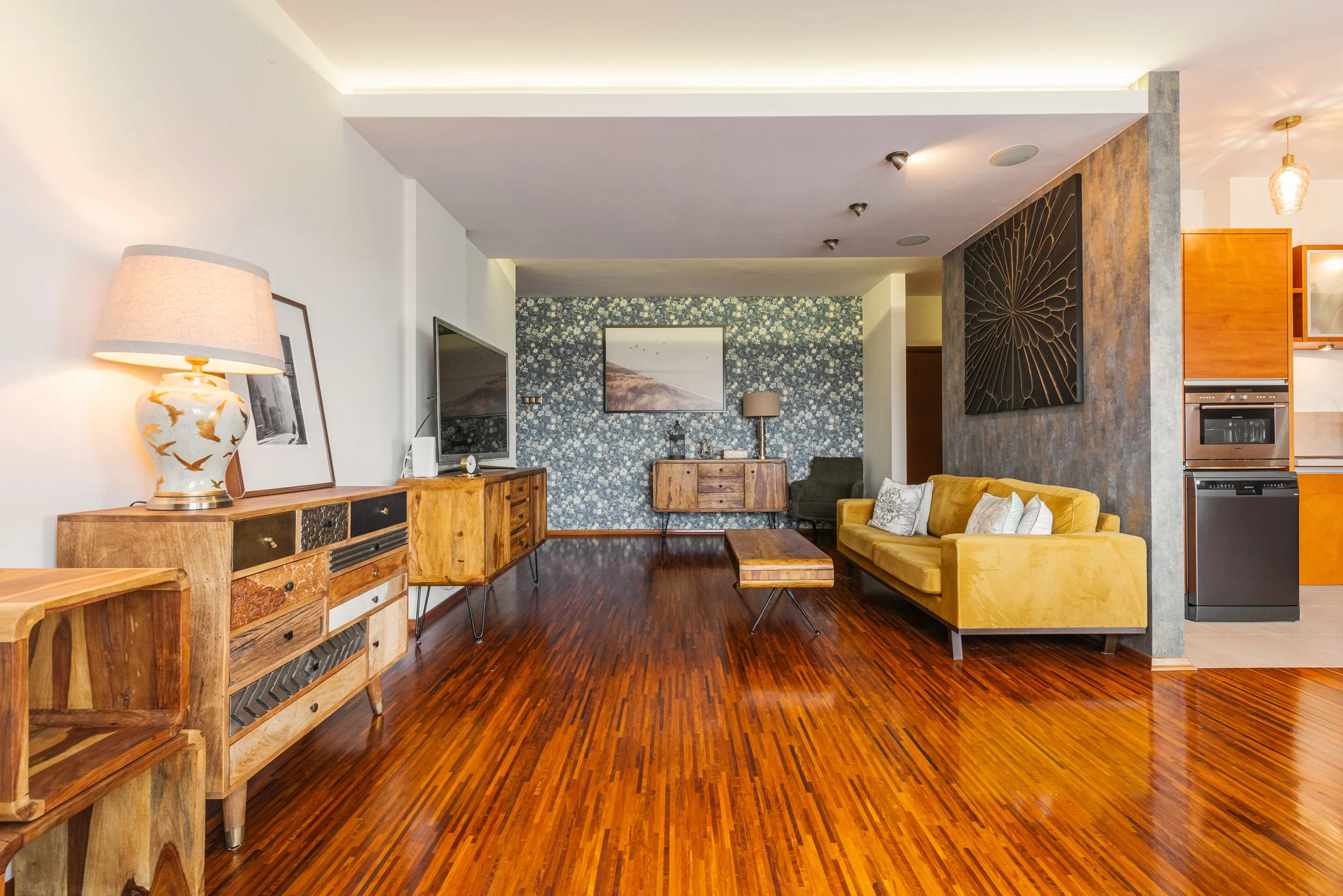 Art Direction apartamentu w Warszawie. Fotografia wnętrz przygotowana na potrzeby sprzedaży nieruchomości. De Urbanic Studio Warszawa.