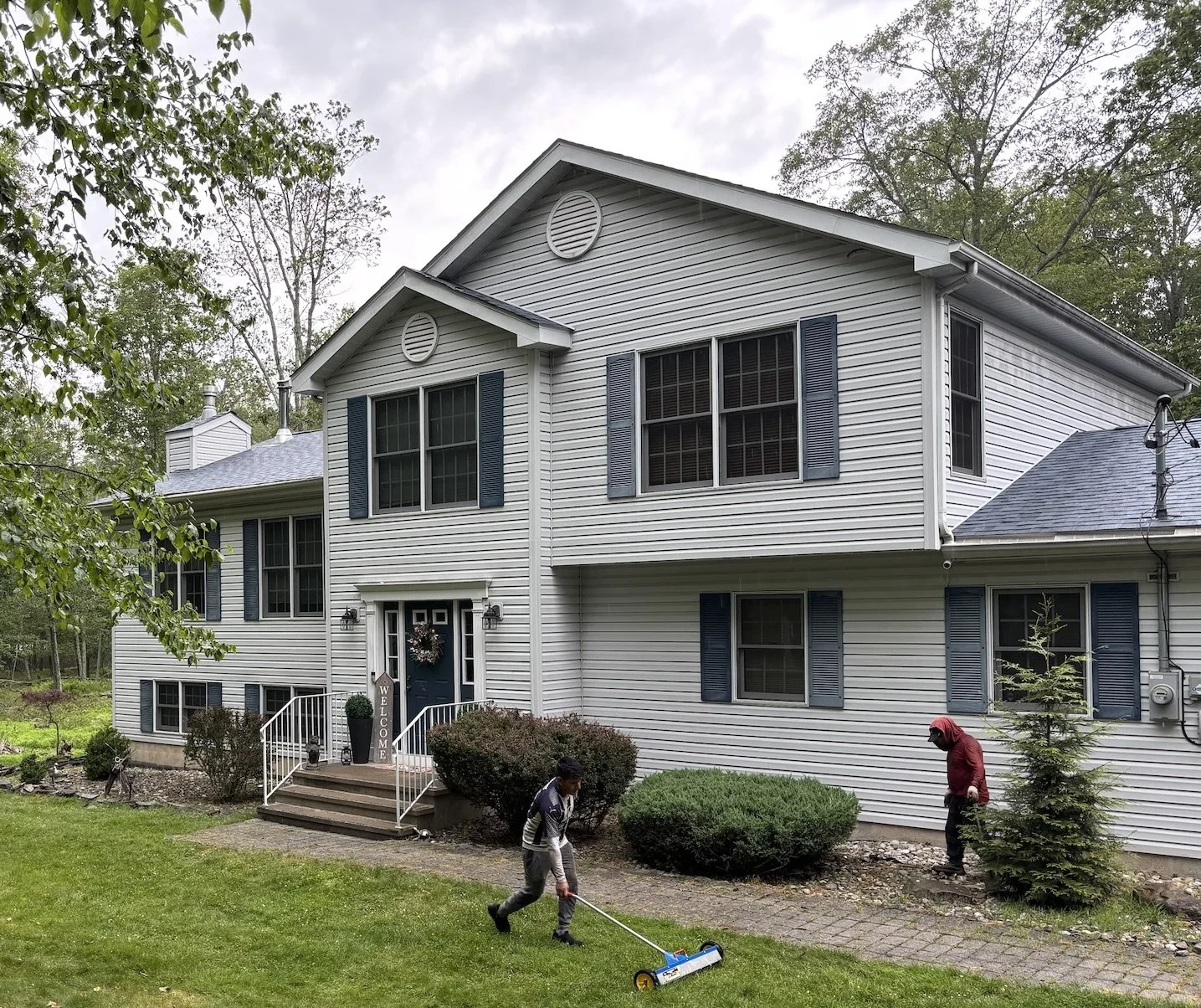 New shingle roof and vinyl siding in Milford, PA.
