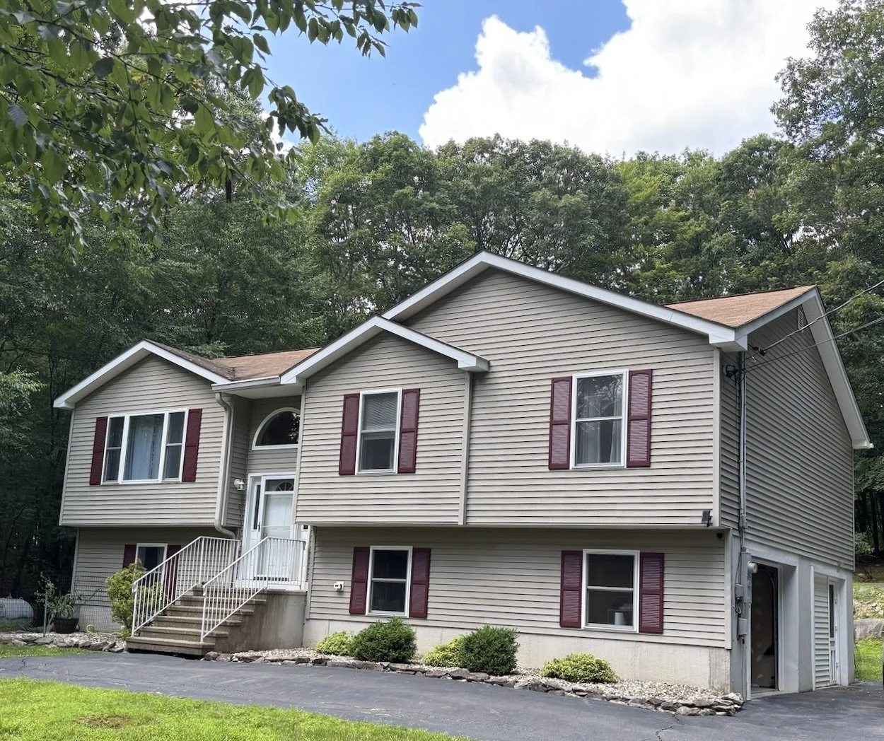 New roof and siding in Dingmans, PA. 