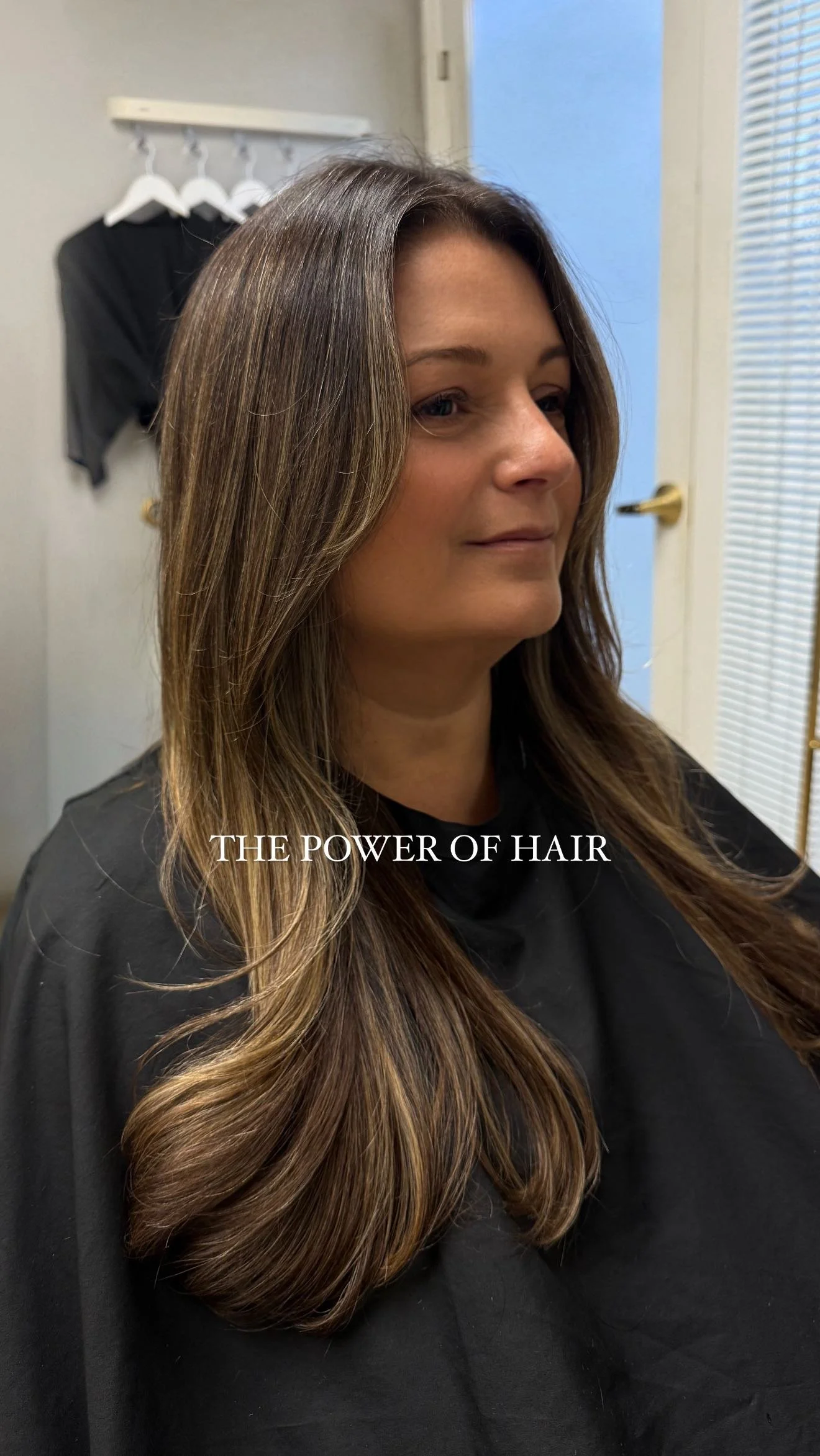 There’s something about a fresh color + cut… nothing compares.
It’s never just about the hair. It’s that instant glow. The kind no facial can give and no facelift could ever replicate.
A soft chop, a little movement…