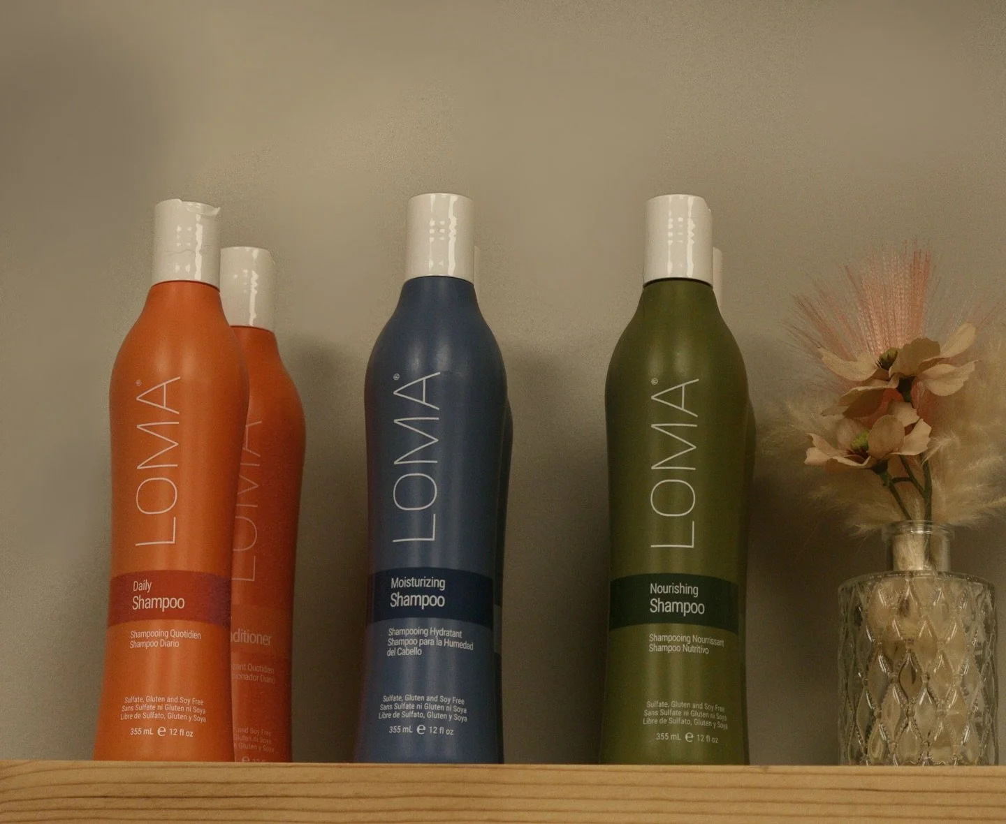 My Aug faves.. 🍊🫧🌿
Simple organic formula. Made for YOU
Loma Daily: perfect for that everyday, always great wash. The perfect day in a bottle
Loma Moisture: buttery hair instantly. Incredible for perfecting your blonde & turning long hair