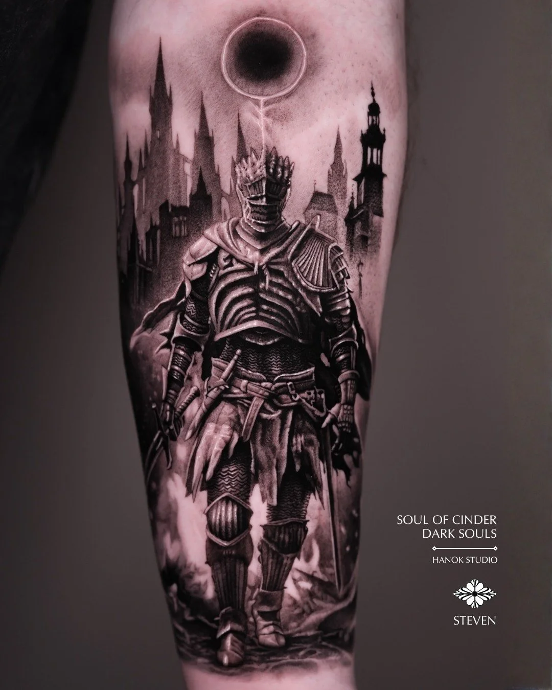 Soul of Cinder from Dark Souls 🖤
Inner arm, half sleeve by @tattooist_steven 

DM Steven directly for consultations and bookings.