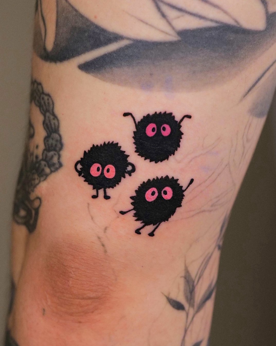 Pink Mayo Hanok Studio Artist Pink and Black tattoo