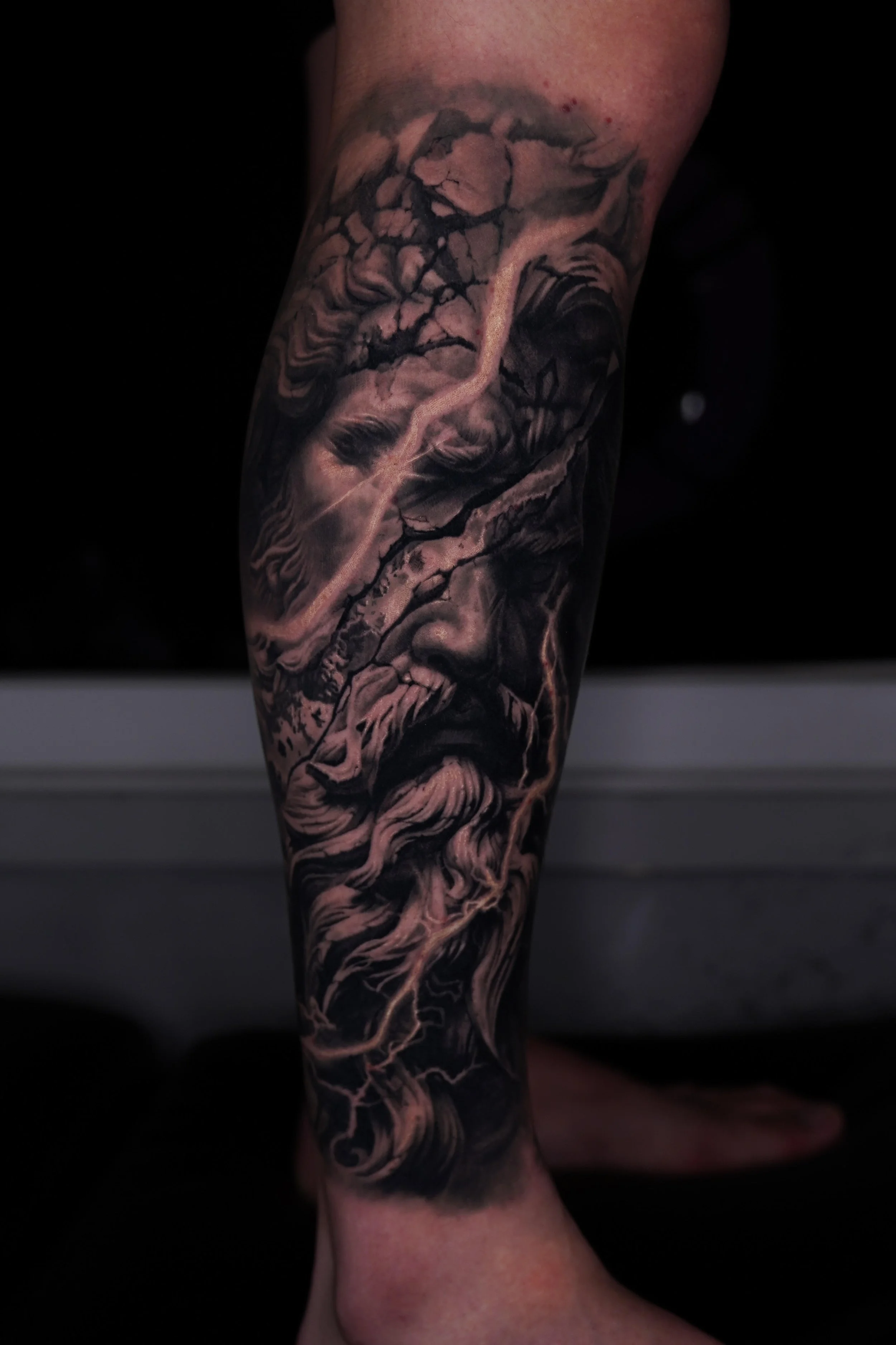 Umzii Tattoo Artist | Hanok Studio | Toronto Tattoo Shop | Korean Artist | Black and Grey Tattoos