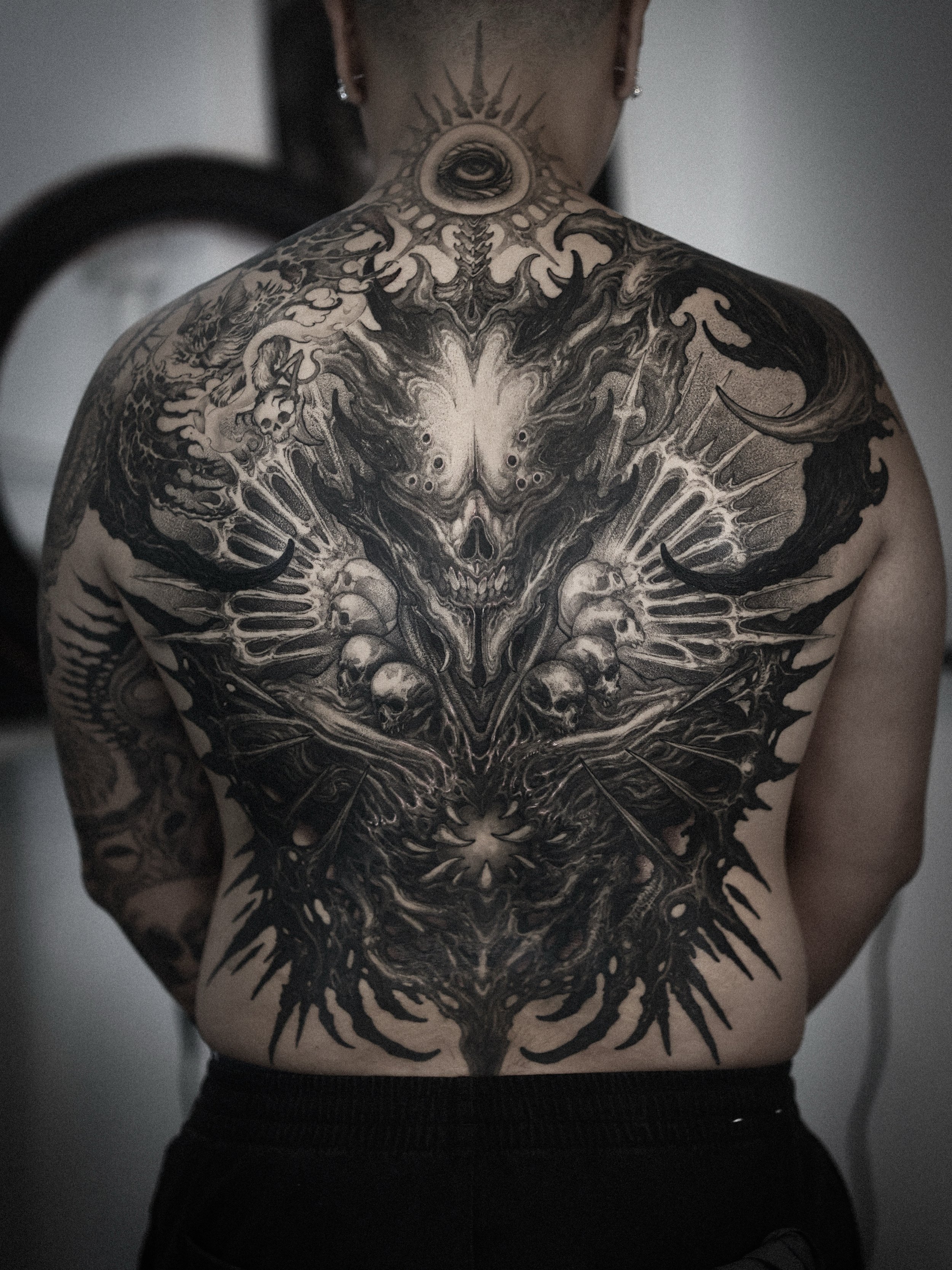 Rokyeom blackwork back tattoo Hanok Studio
